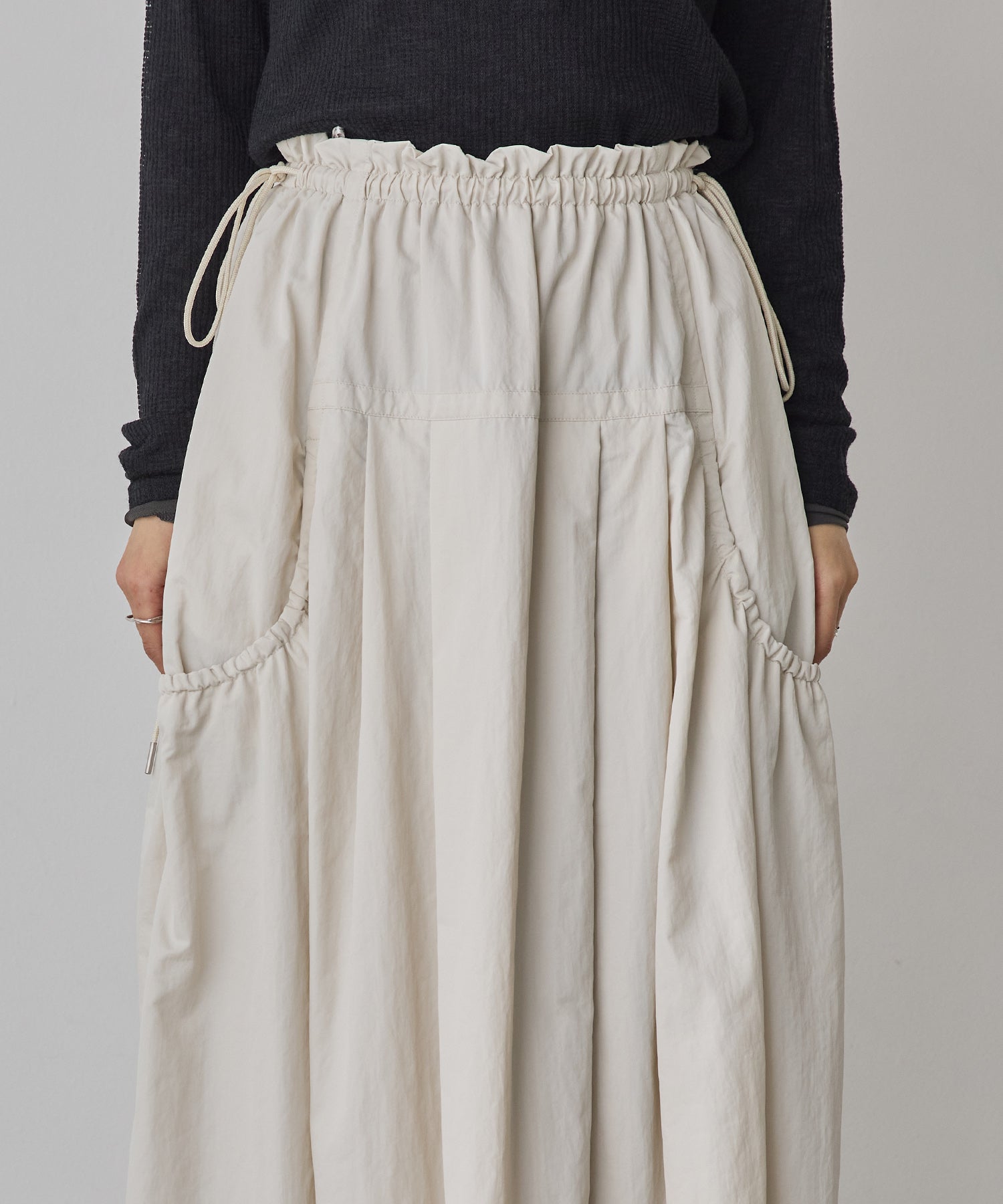 NYLON DESIGN FLARE SKIRT