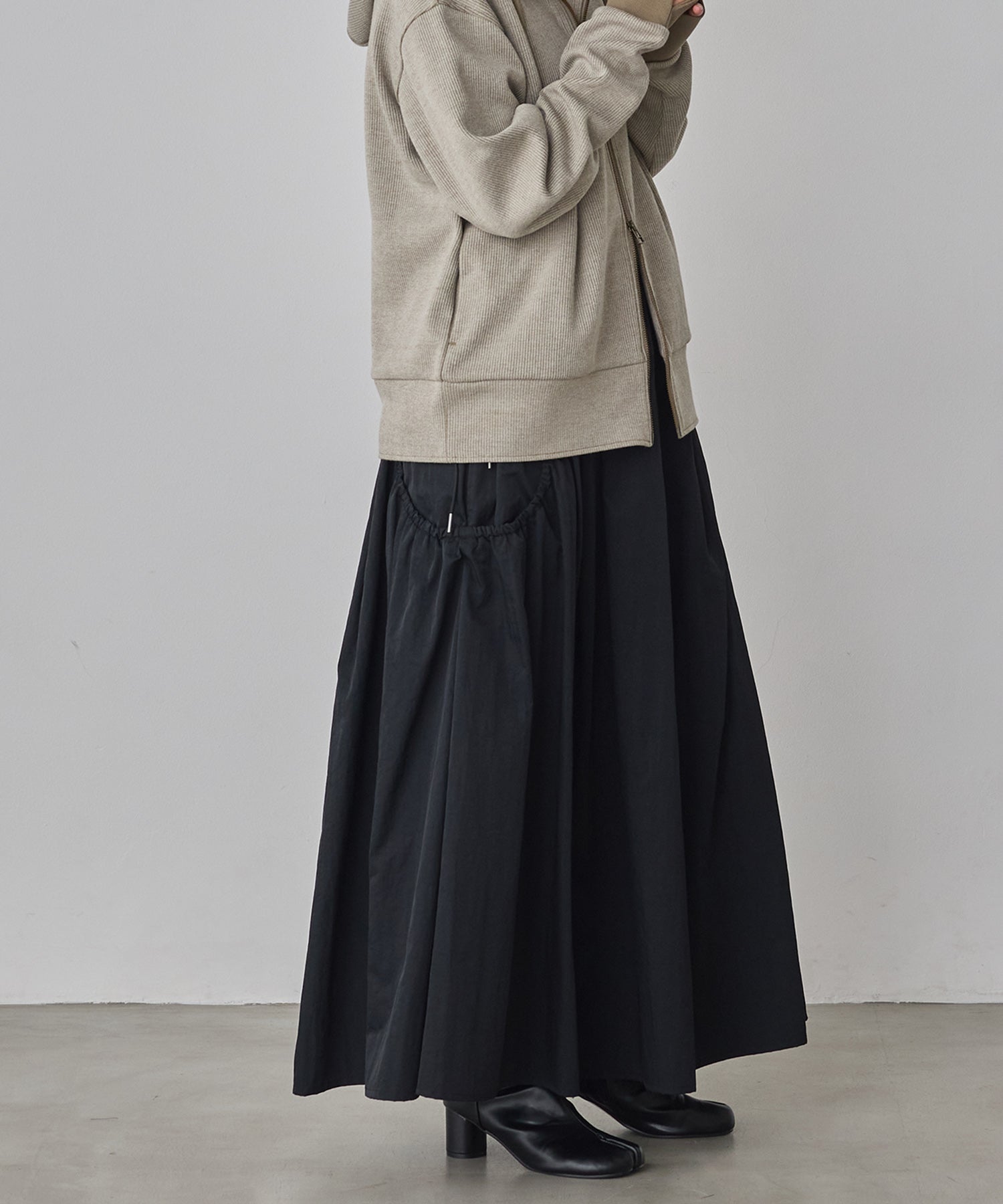 NYLON DESIGN FLARE SKIRT