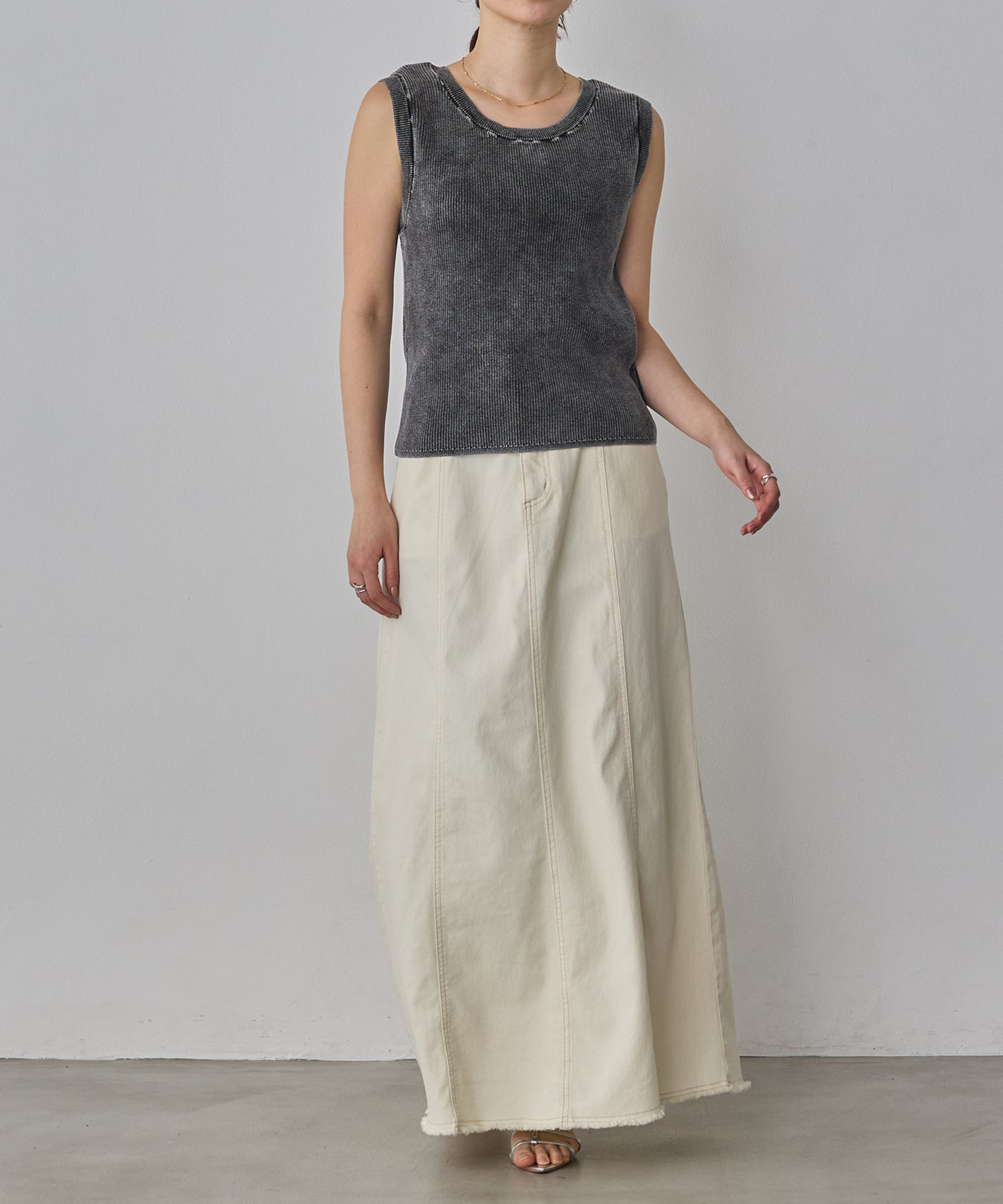 STRETCH DENIM NARROW SKIRT