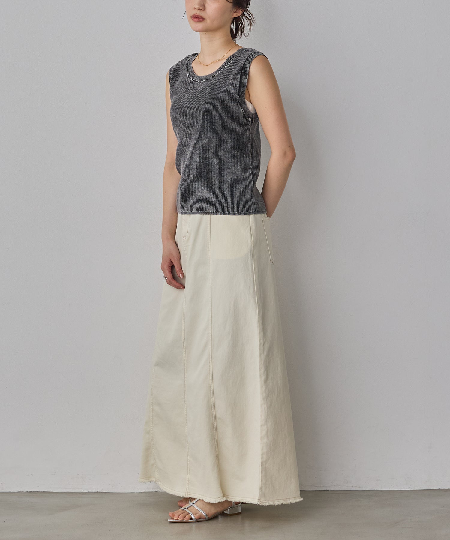 STRETCH DENIM NARROW SKIRT