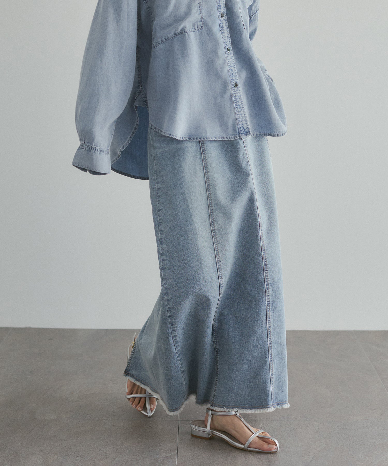 STRETCH DENIM NARROW SKIRT