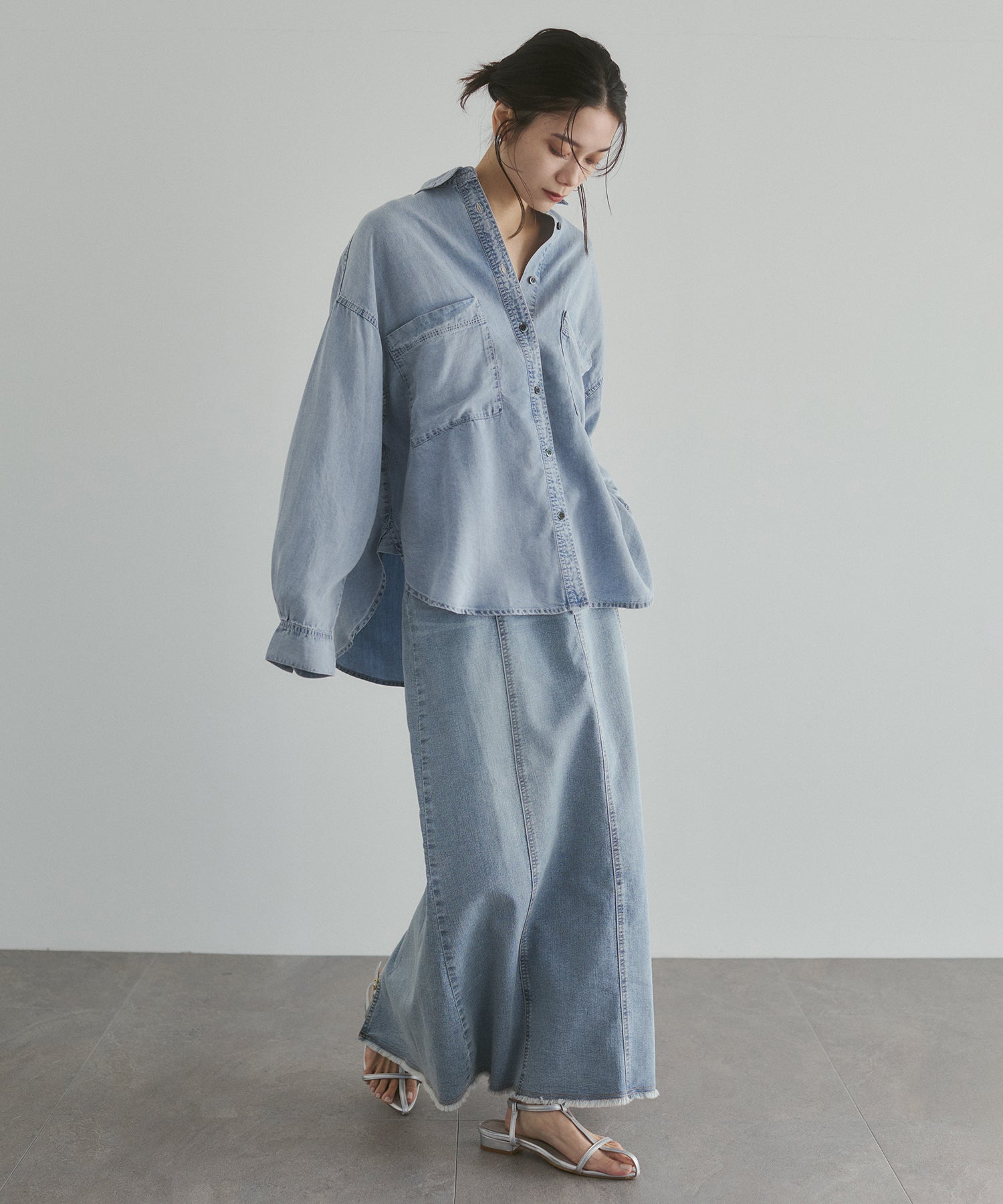 STRETCH DENIM NARROW SKIRT