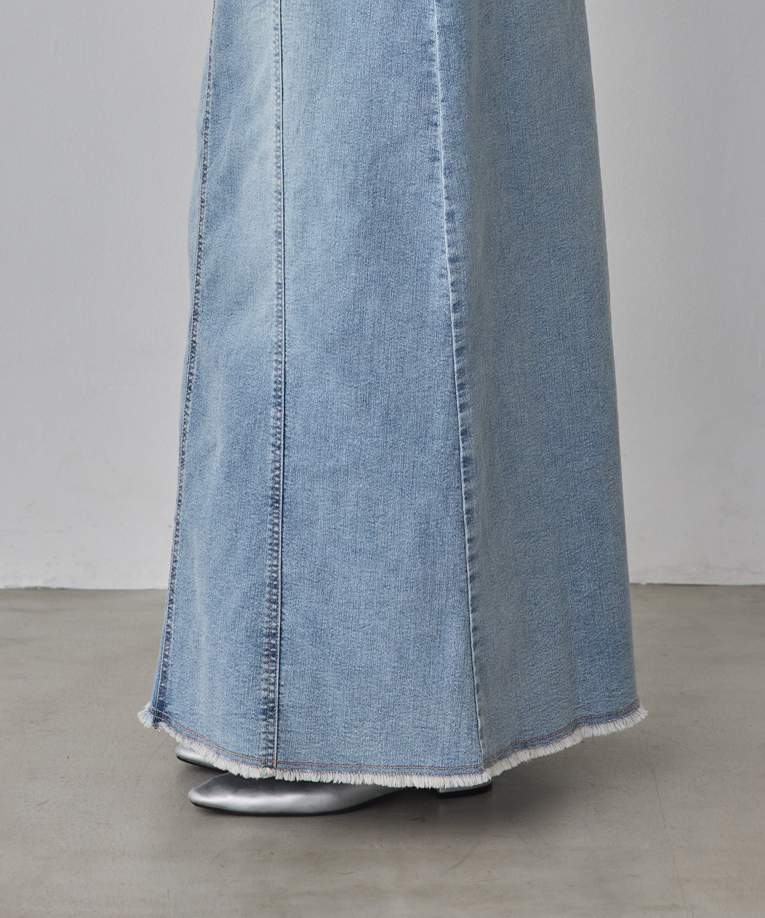 STRETCH DENIM NARROW SKIRT