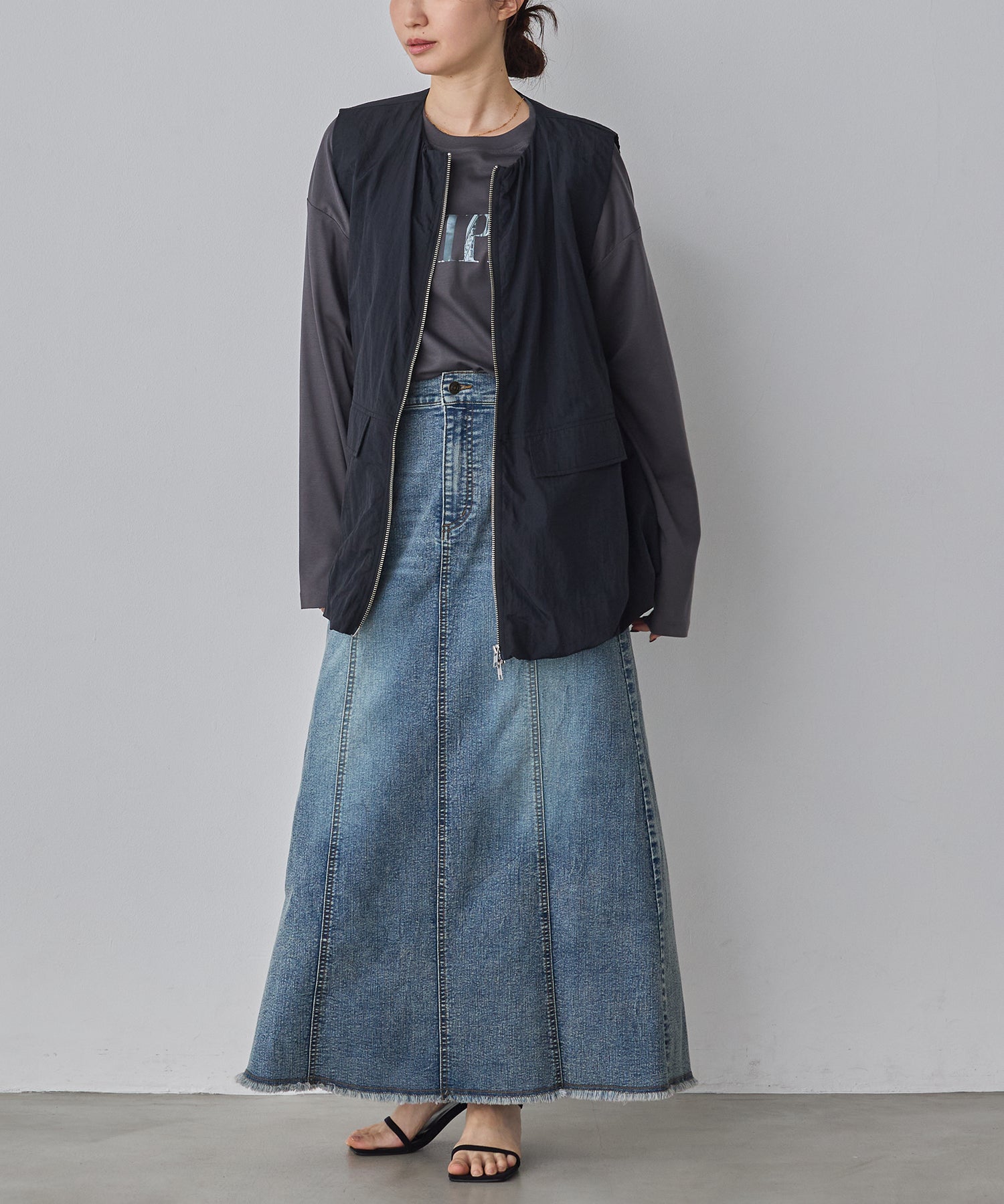 STRETCH DENIM NARROW SKIRT