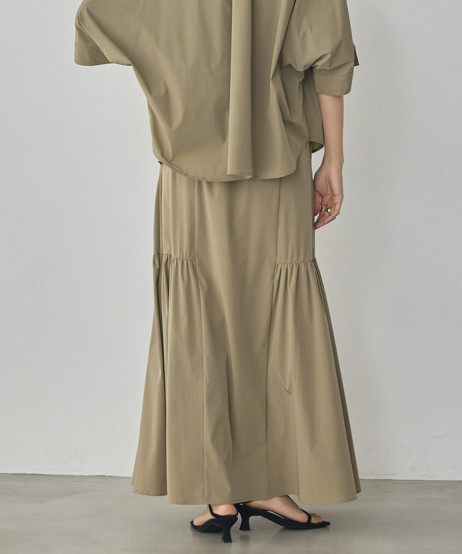 [ICE TOUCH] SIDE-TIERED SKIRT