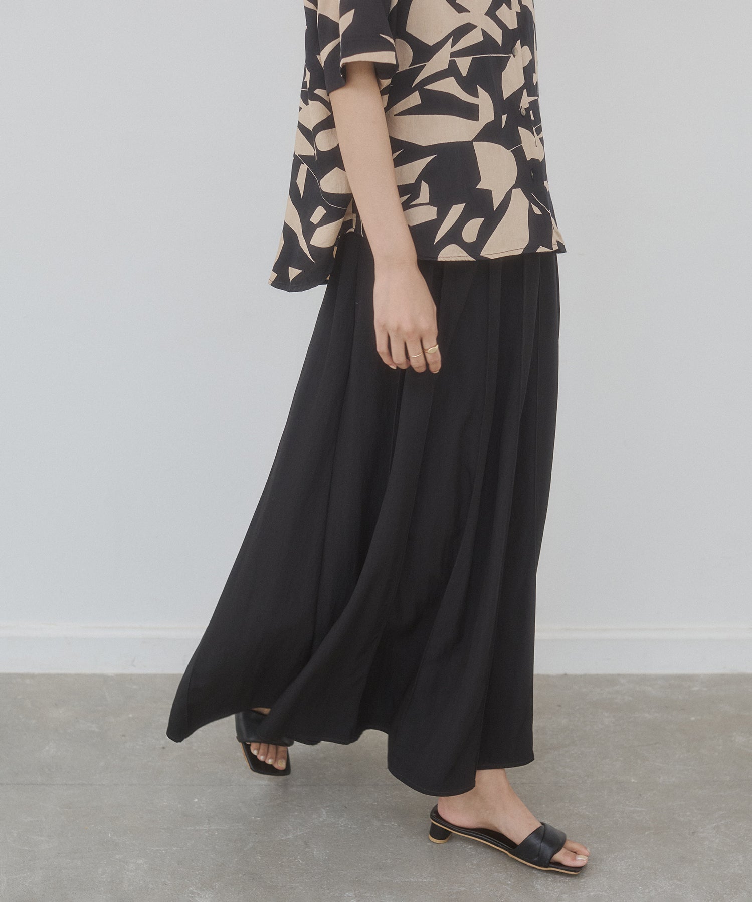 FLOWY PANEL SKIRT