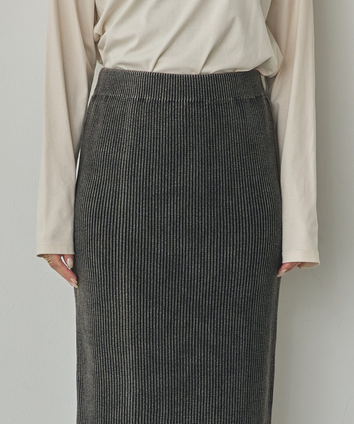 VINTAGE-STYLE FITTED SKIRT