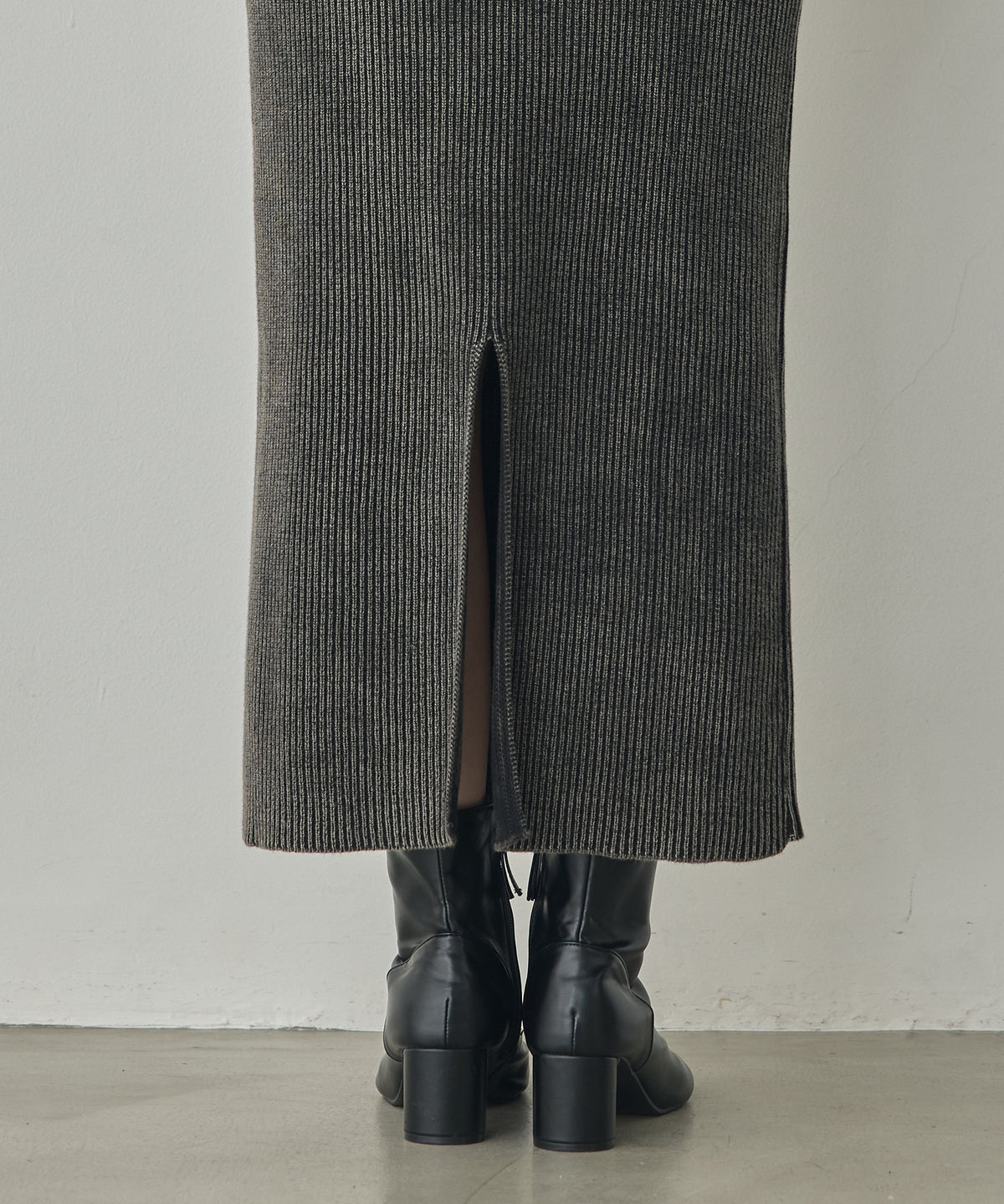 VINTAGE-STYLE FITTED SKIRT