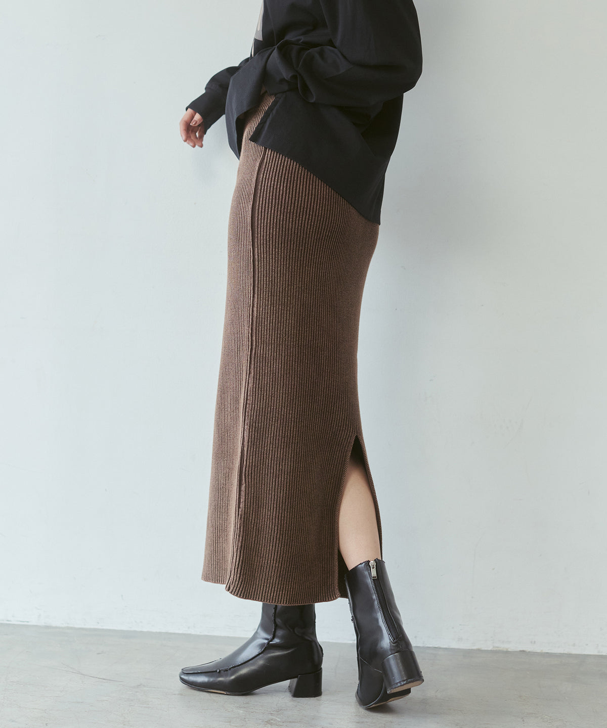 VINTAGE-STYLE FITTED SKIRT