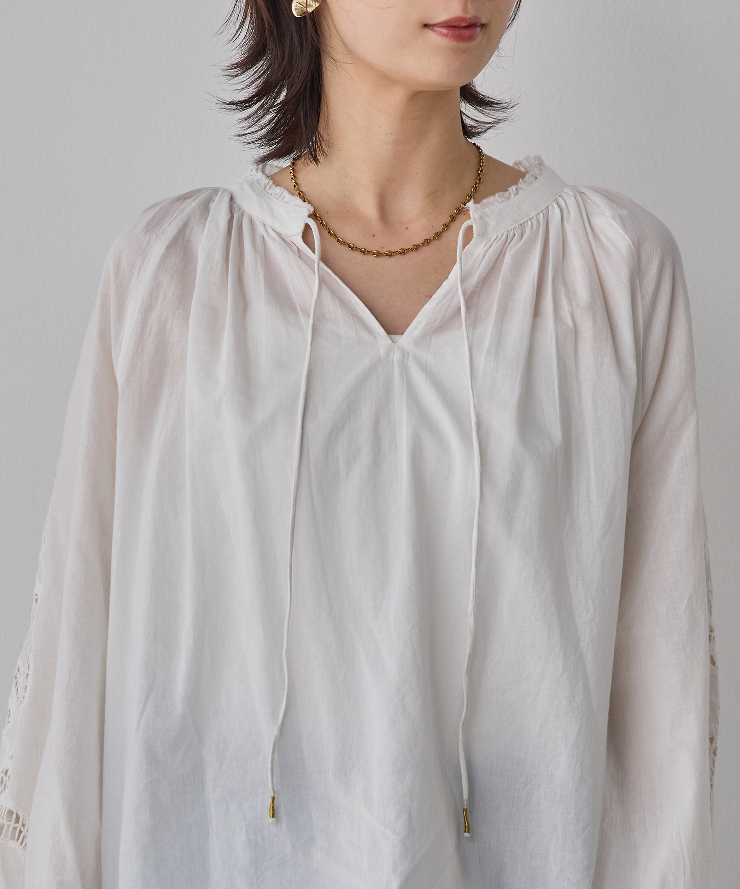 EMBROIDERED SLEEVE BLOUSE