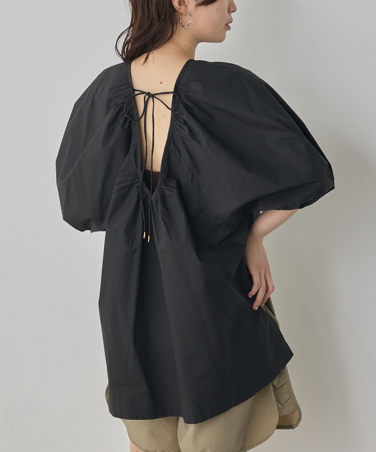 《PRE-ORDER》BACK-OPEN OVERSIZED BLOUSE