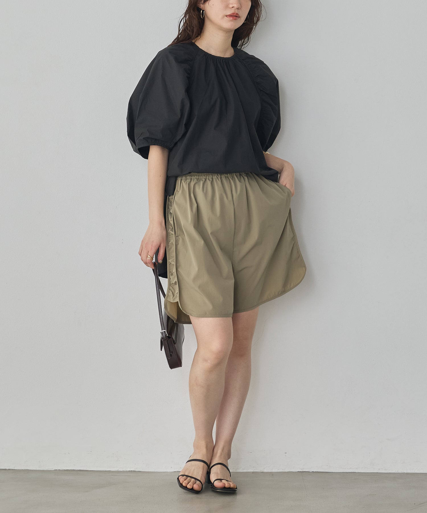 《PRE-ORDER》BACK-OPEN OVERSIZED BLOUSE
