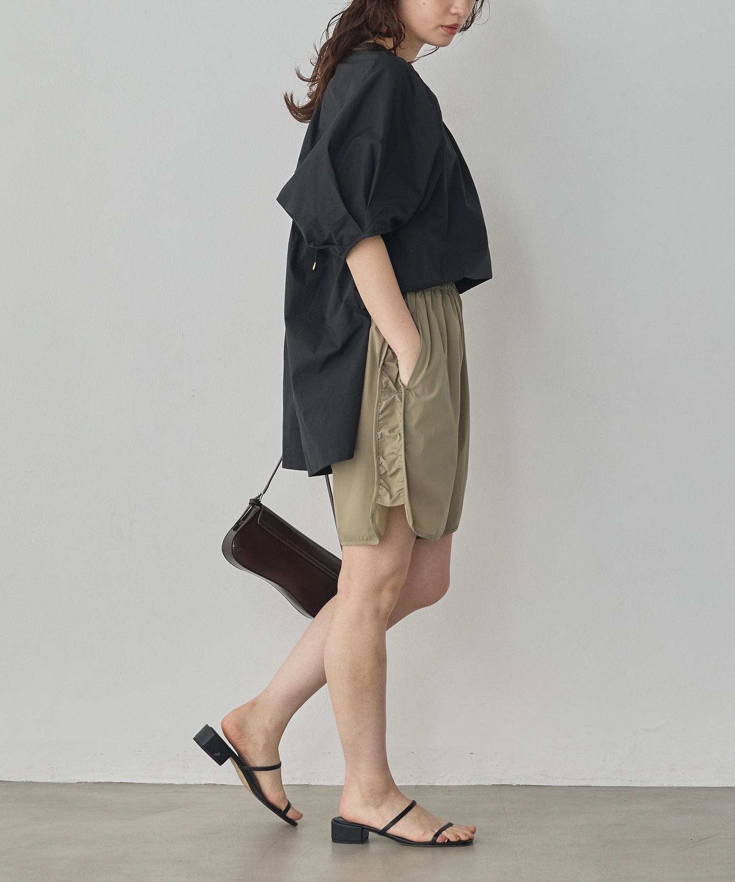 《PRE-ORDER》BACK-OPEN OVERSIZED BLOUSE