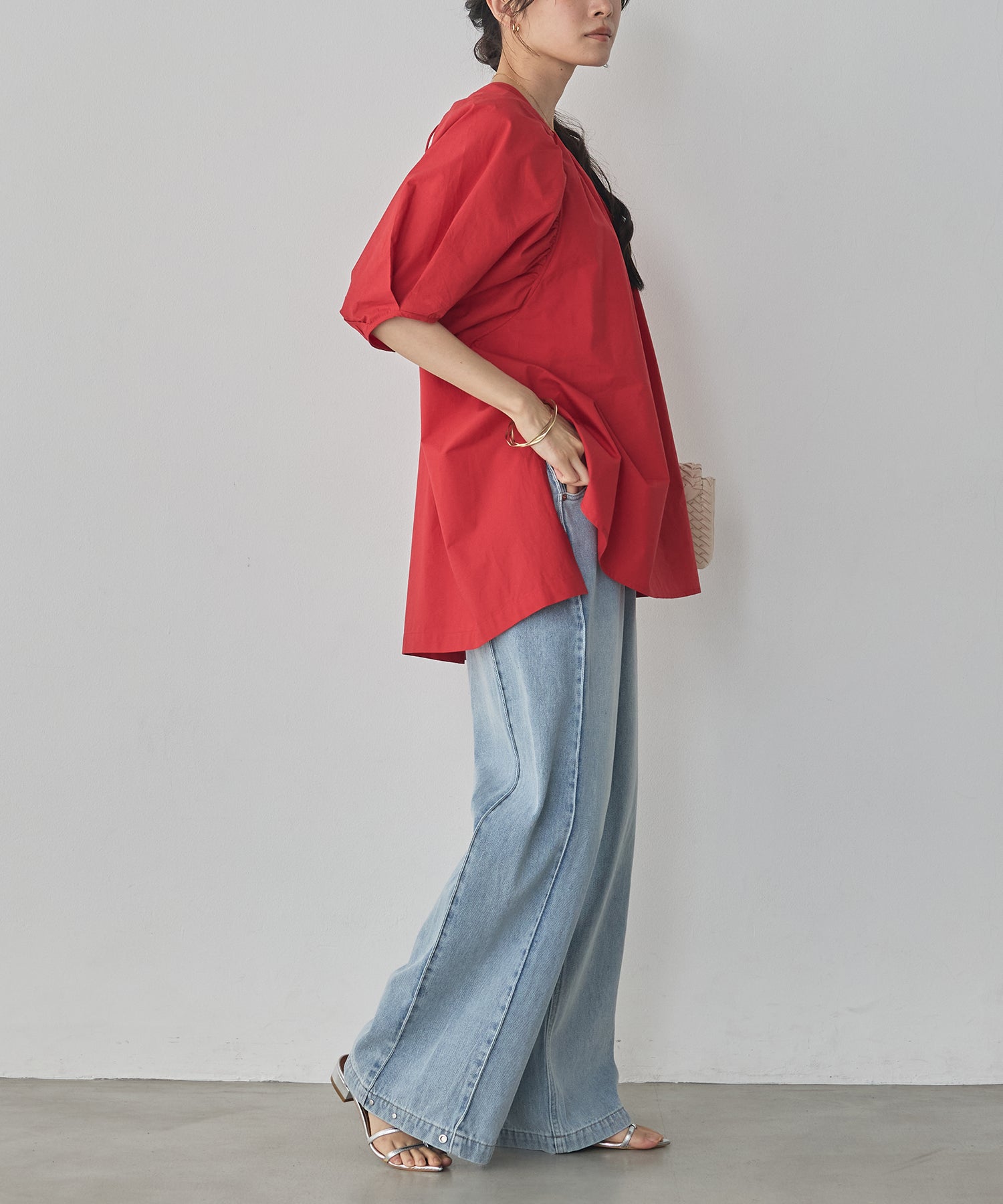 BACK-OPEN OVERSIZED BLOUSE