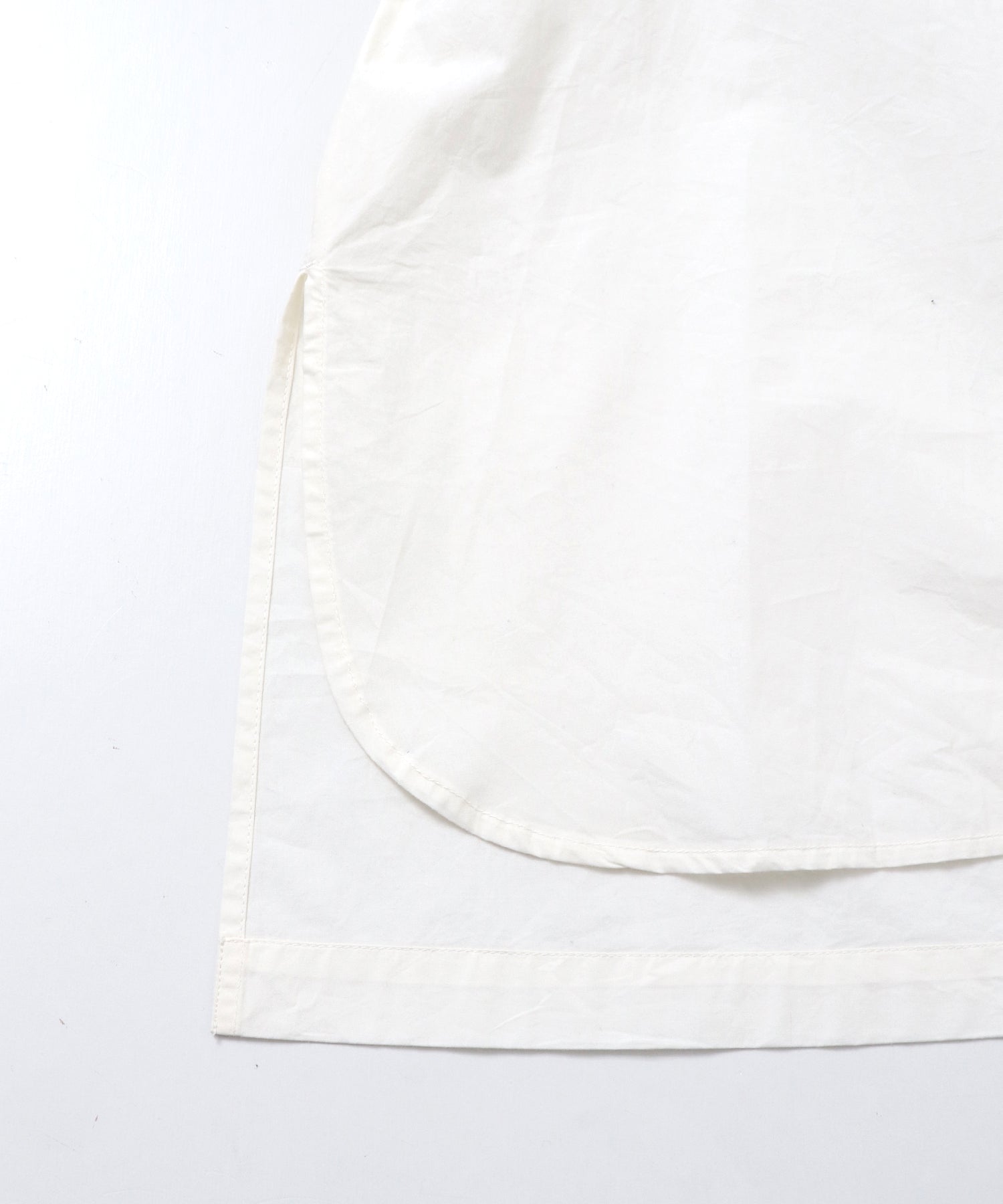 《PRE-ORDER》BACK-OPEN OVERSIZED BLOUSE