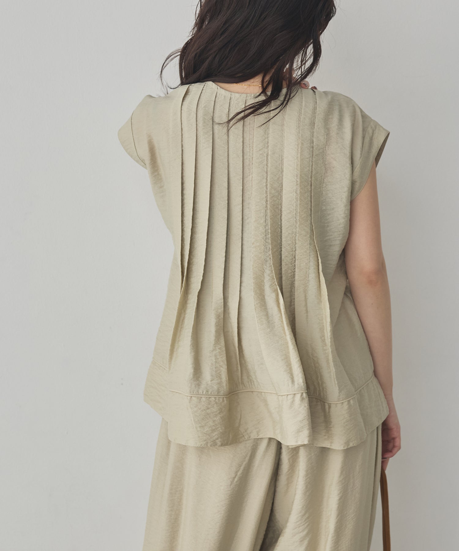 PARACHUTE FABRIC 2WAY TUCK BLOUSE