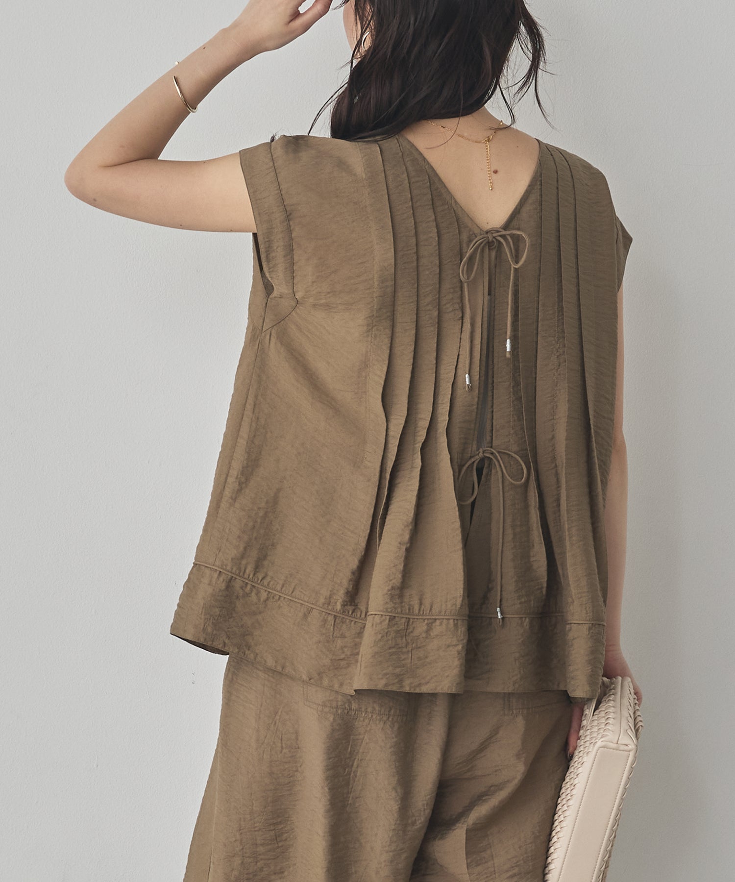 PARACHUTE FABRIC 2WAY TUCK BLOUSE