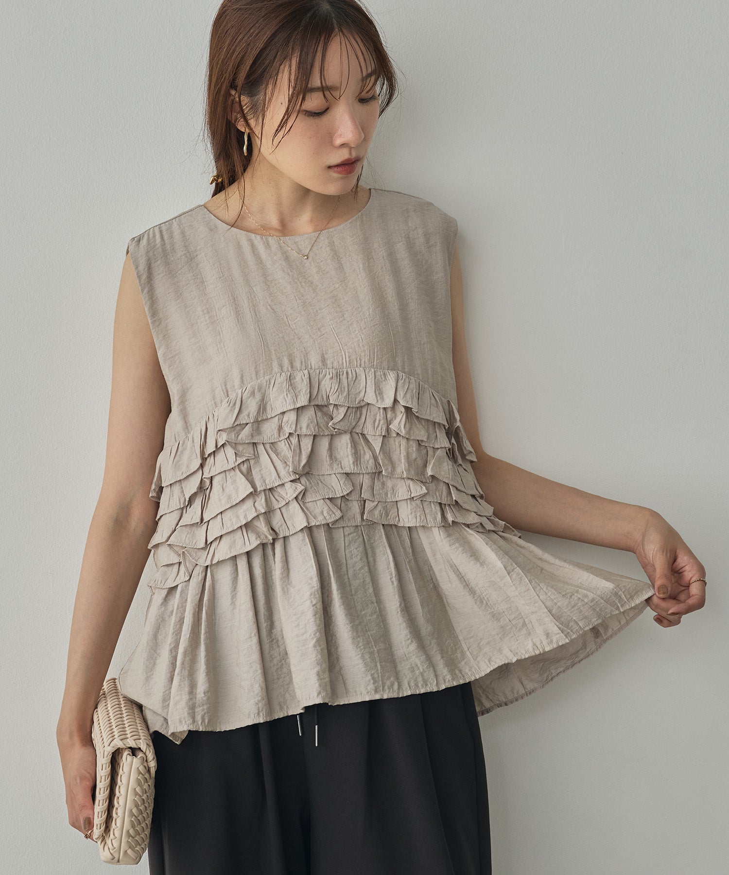 SLEEVELESS RUFFLED TOPS