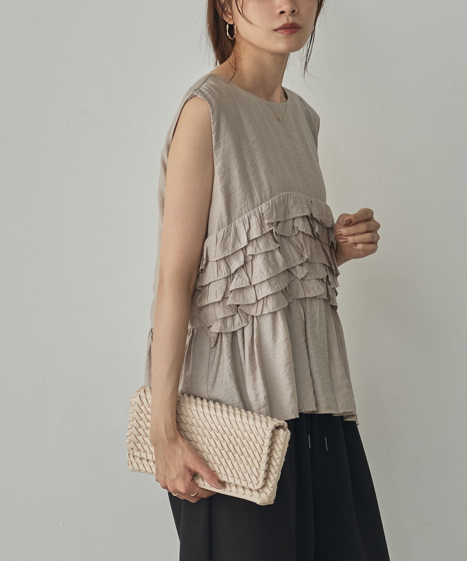 SLEEVELESS RUFFLED TOPS