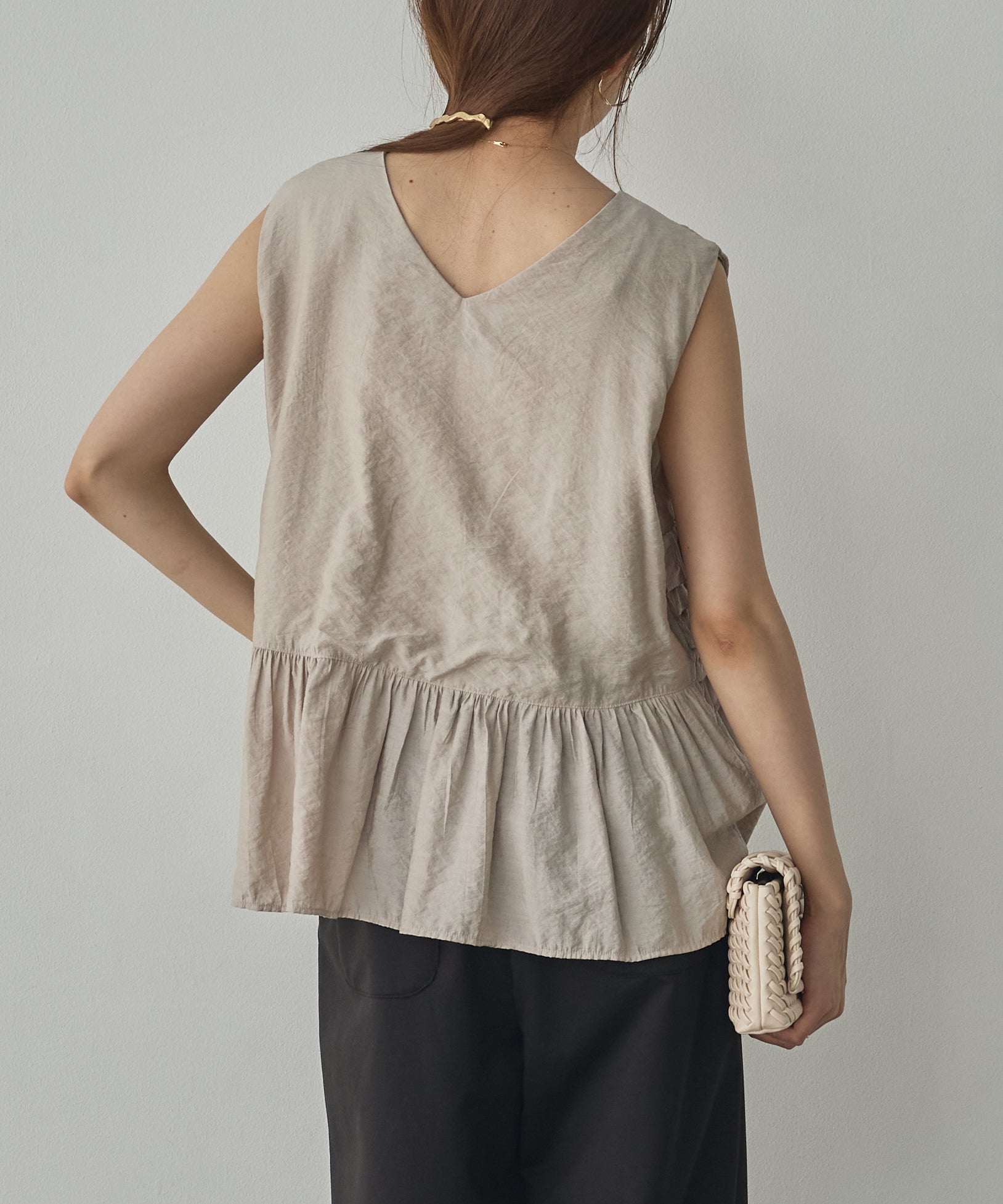 SLEEVELESS RUFFLED TOPS