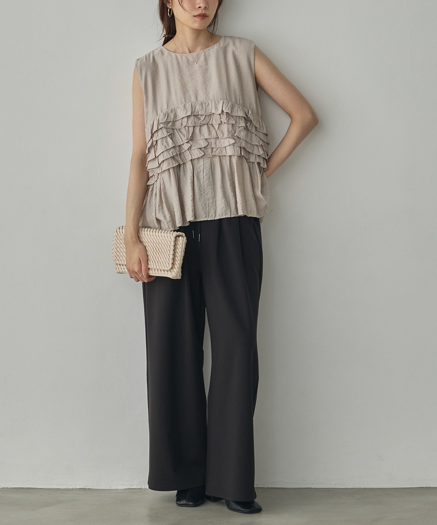 SLEEVELESS RUFFLED TOPS
