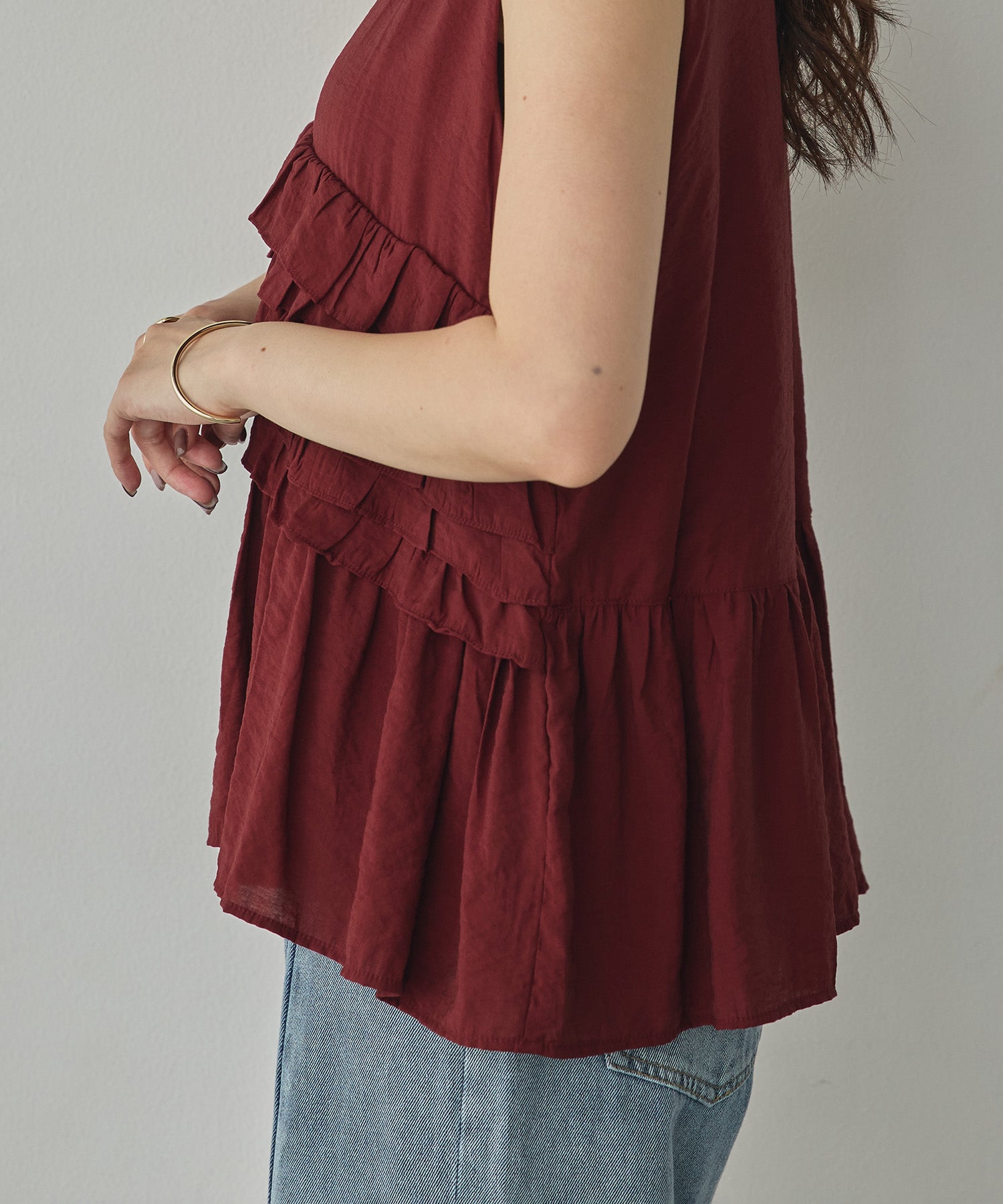 SLEEVELESS RUFFLED TOPS