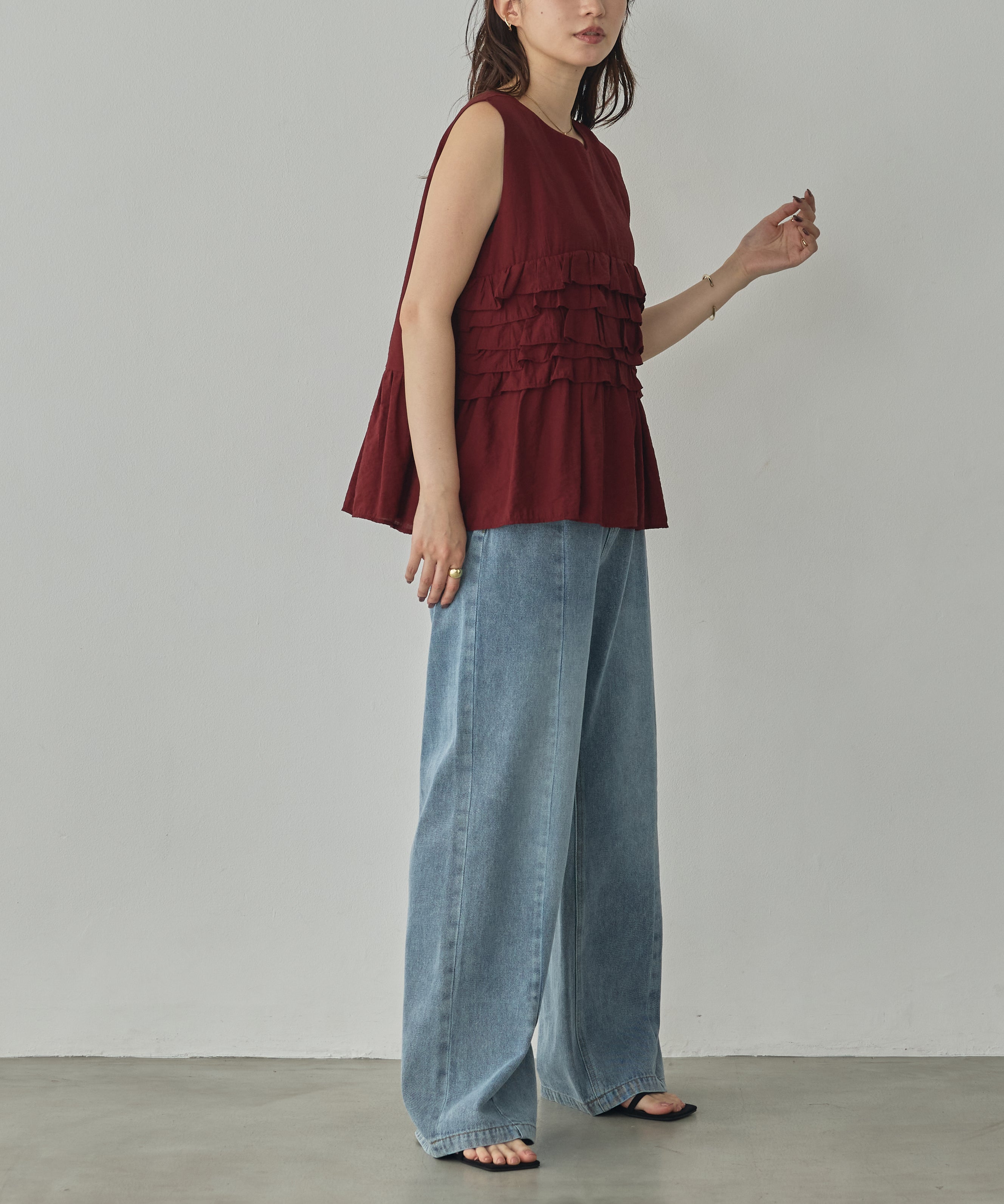SLEEVELESS RUFFLED TOPS