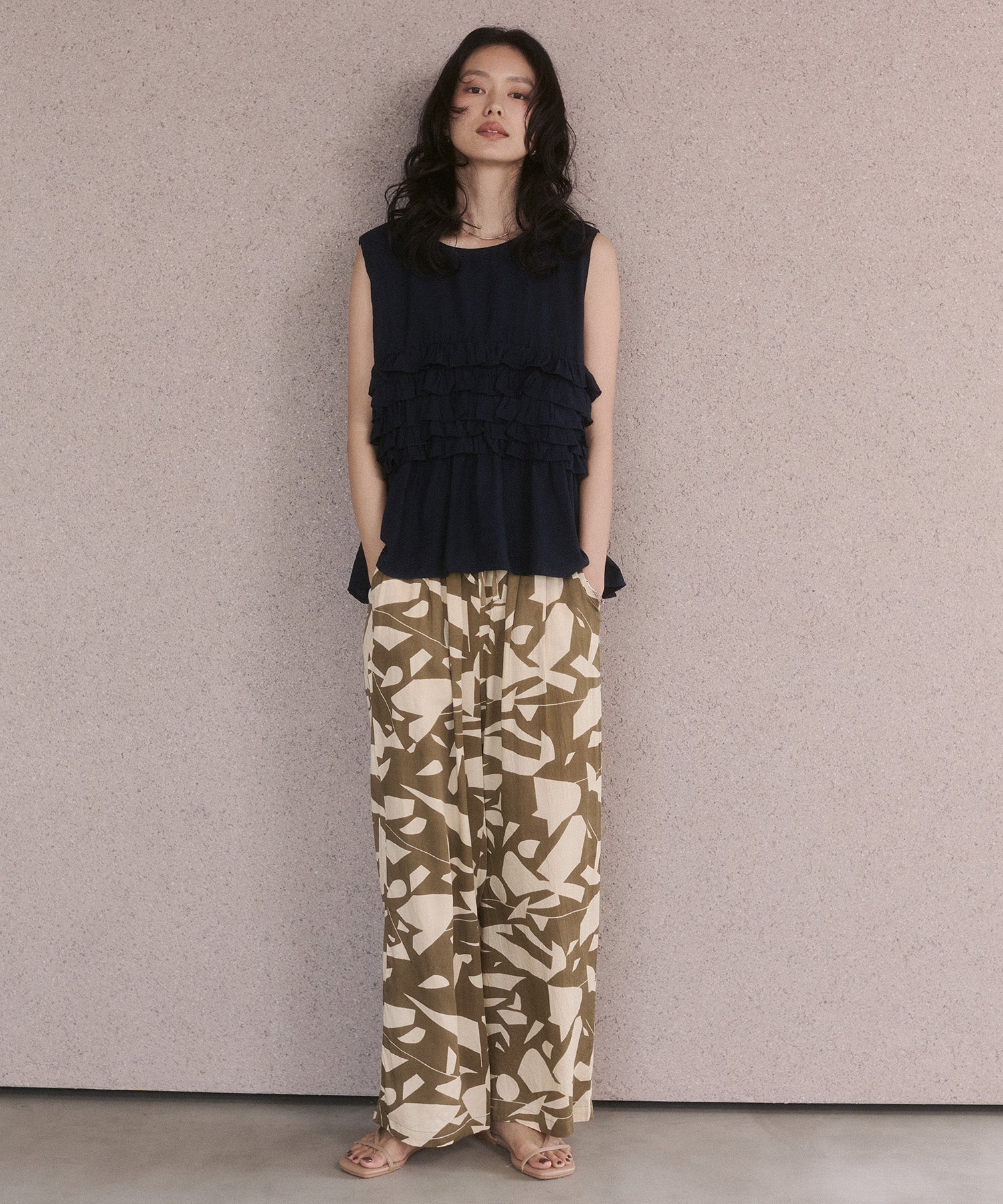 SLEEVELESS RUFFLED TOPS