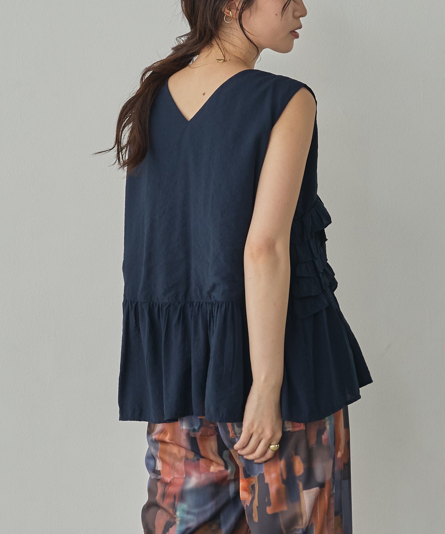 SLEEVELESS RUFFLED TOPS