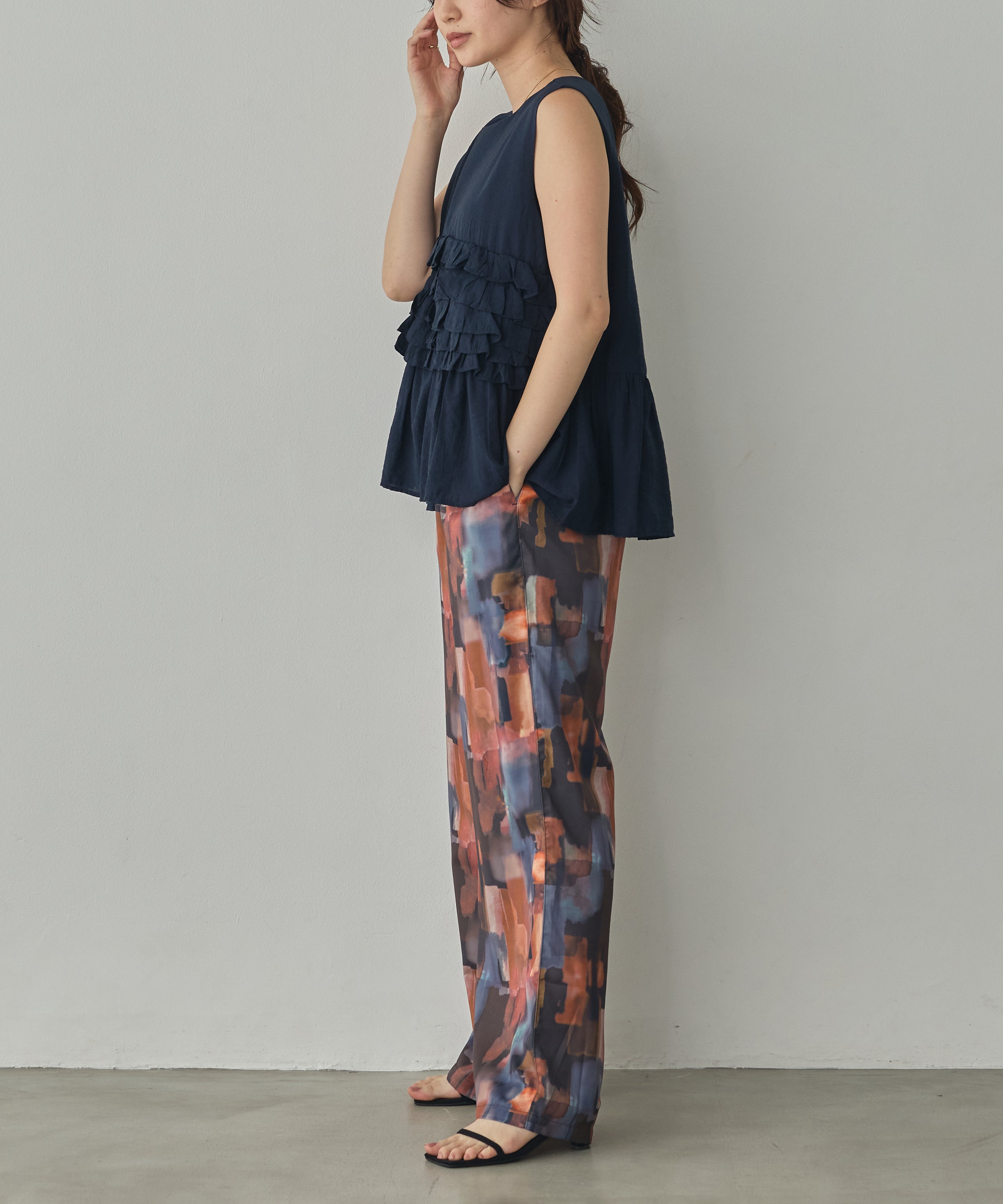 SLEEVELESS RUFFLED TOPS