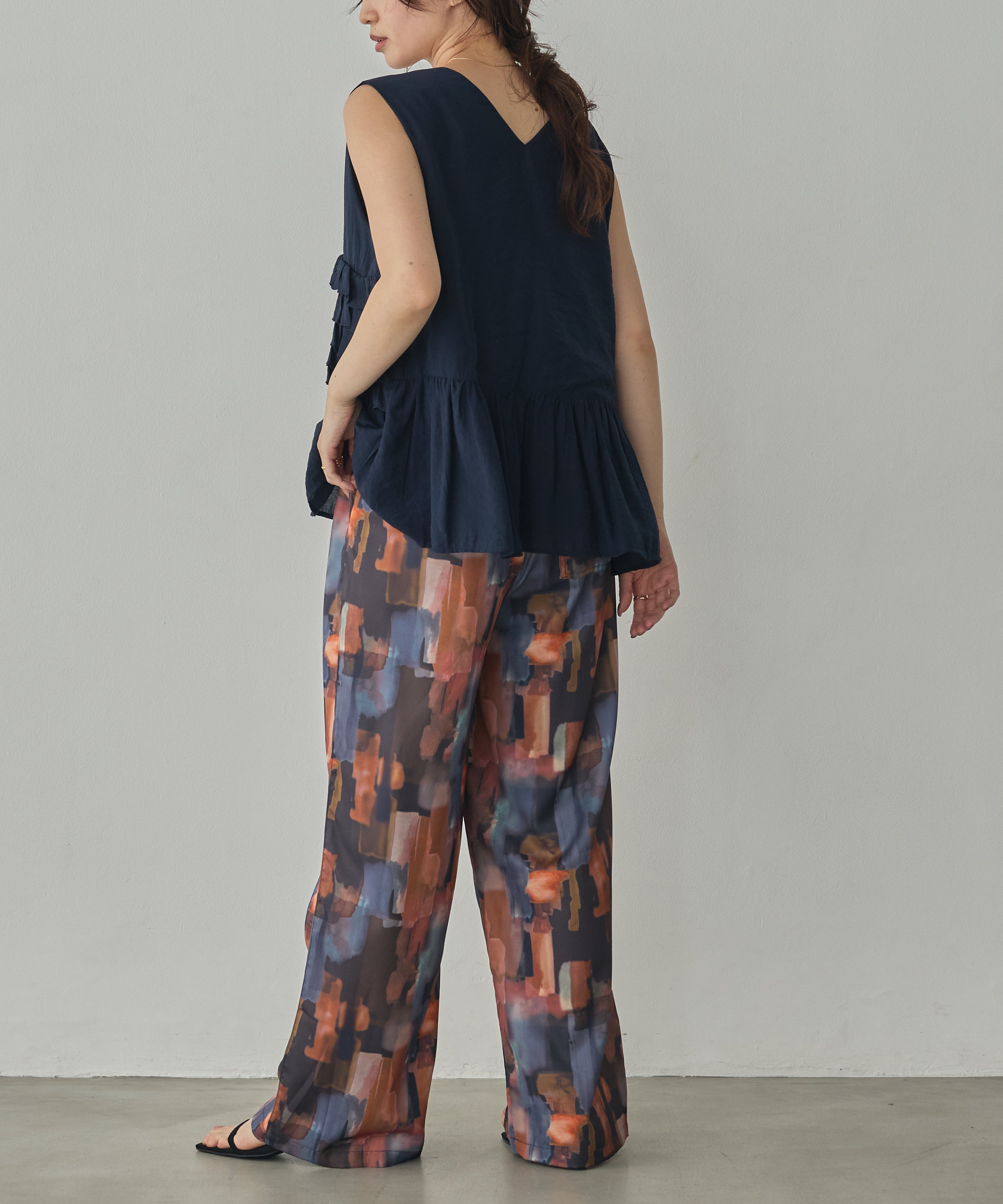 SLEEVELESS RUFFLED TOPS