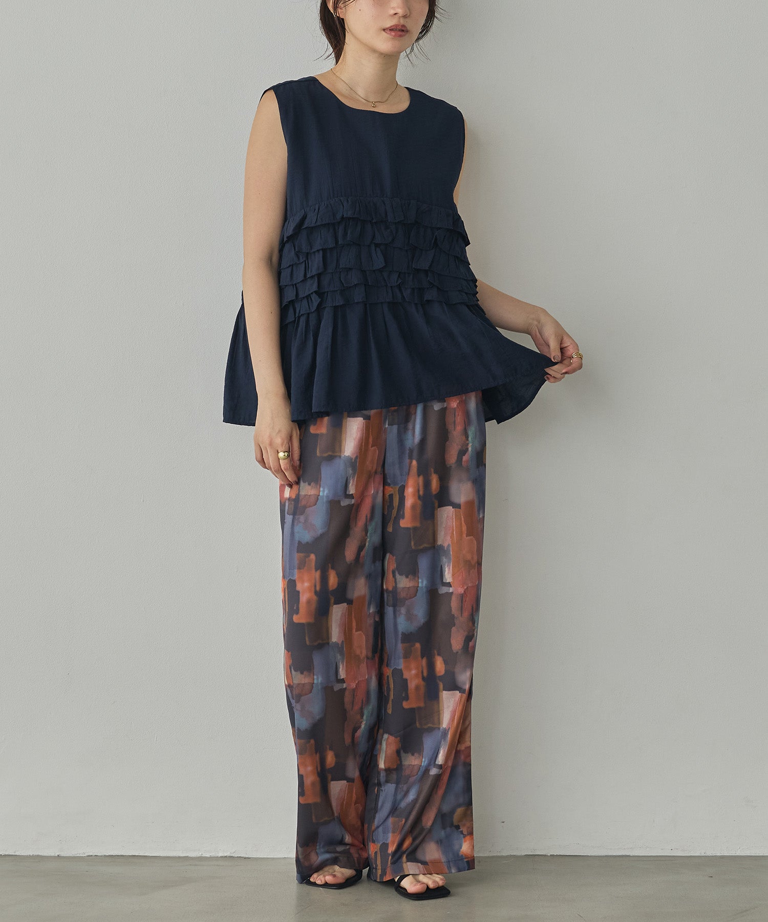 SLEEVELESS RUFFLED TOPS