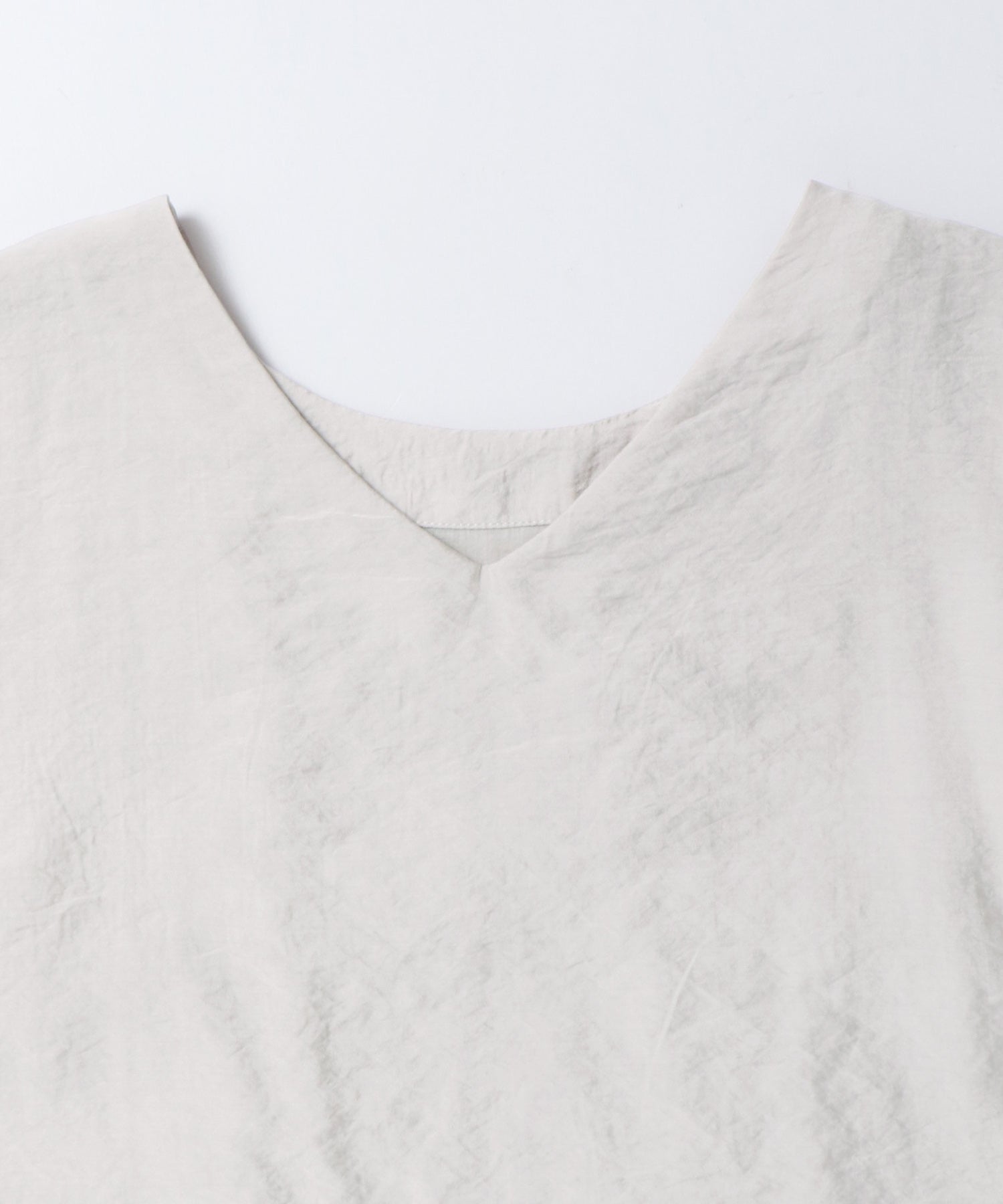 SLEEVELESS RUFFLED TOPS