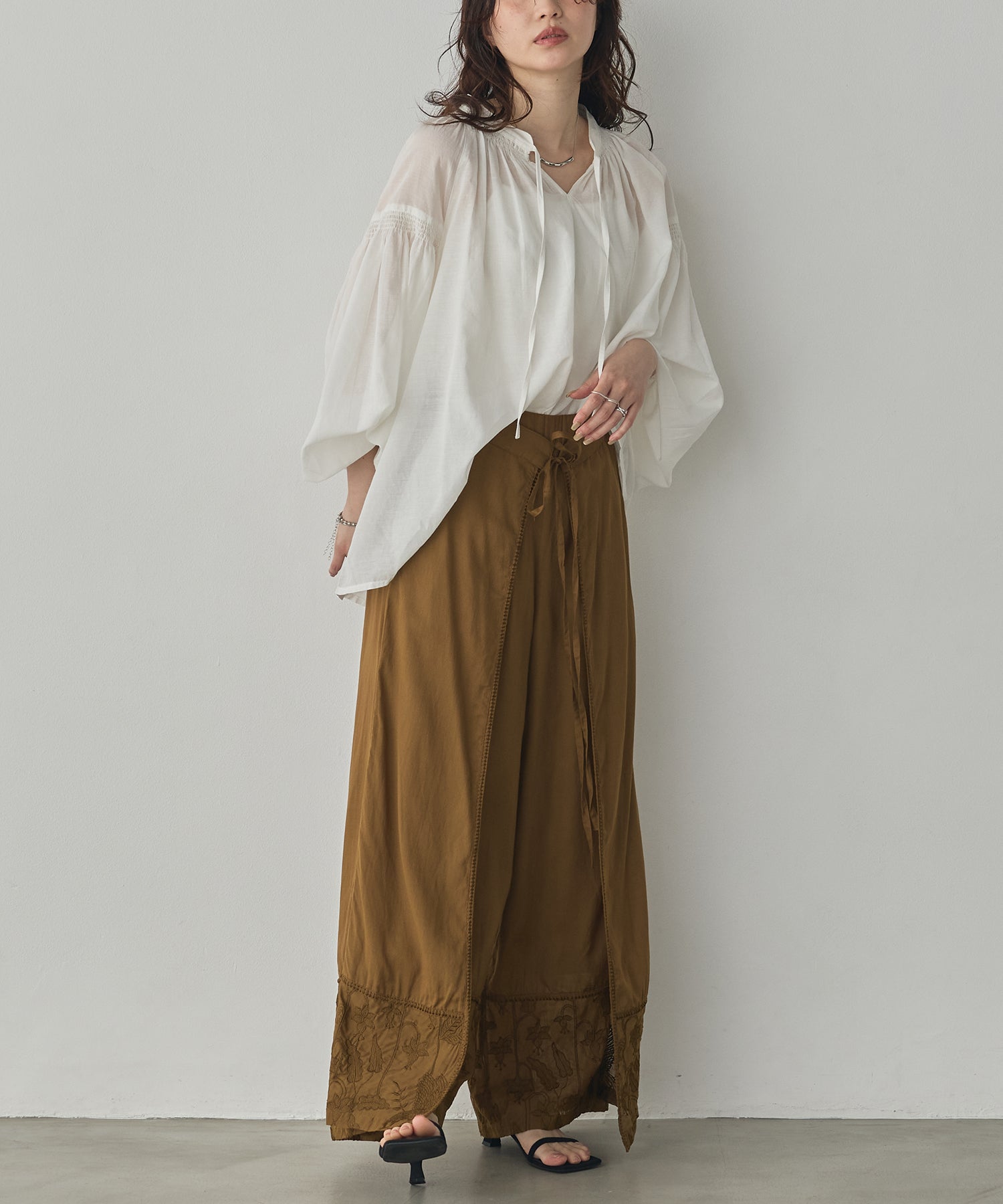 SUSHIBOYL SMOCKED GATHERED BLOUSE