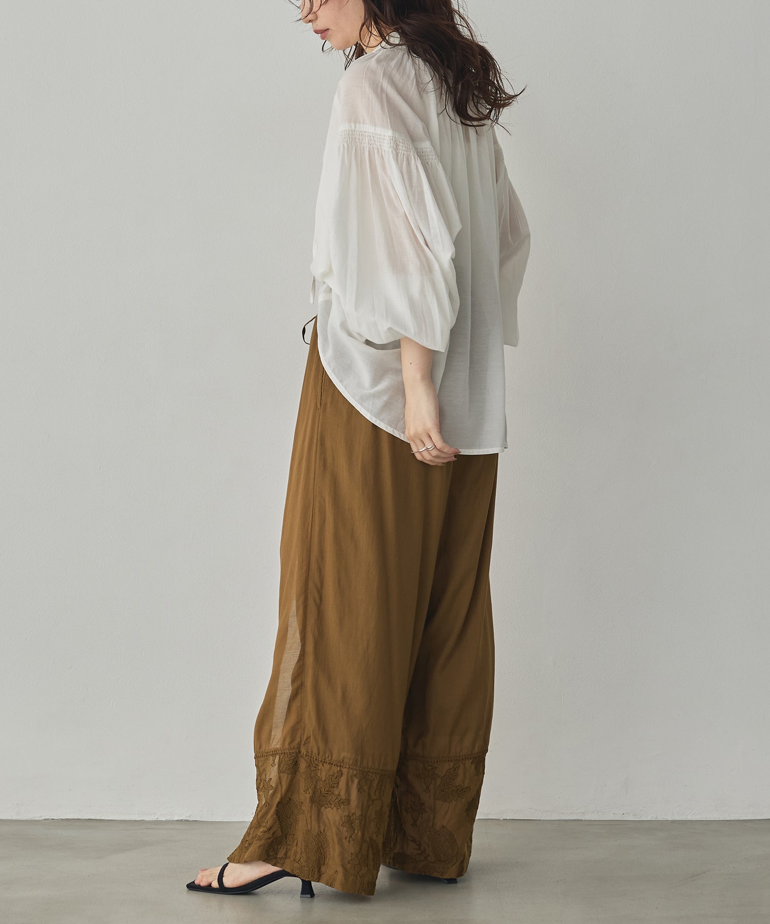 SUSHIBOYL SMOCKED GATHERED BLOUSE