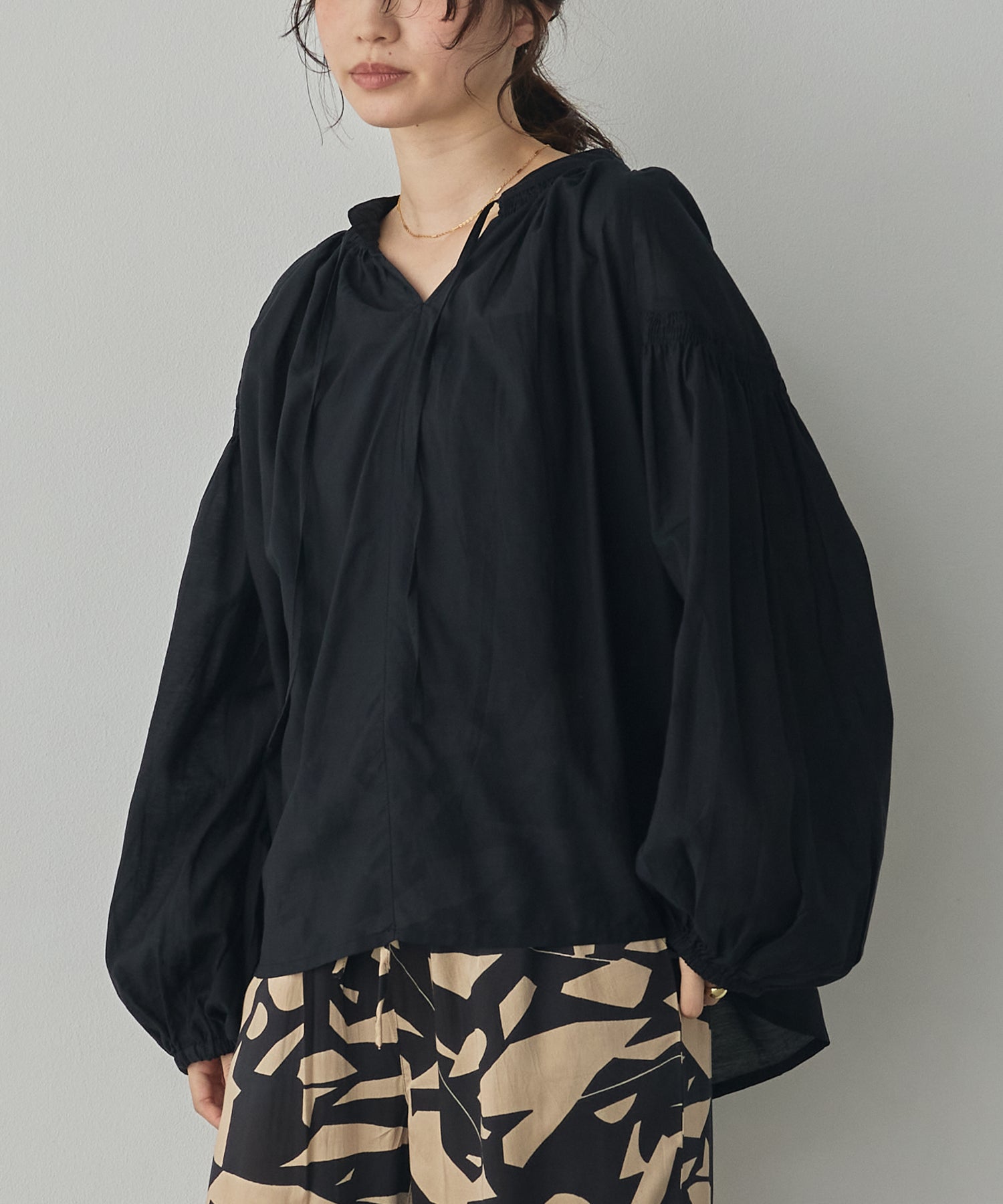 SUSHIBOYL SMOCKED GATHERED BLOUSE