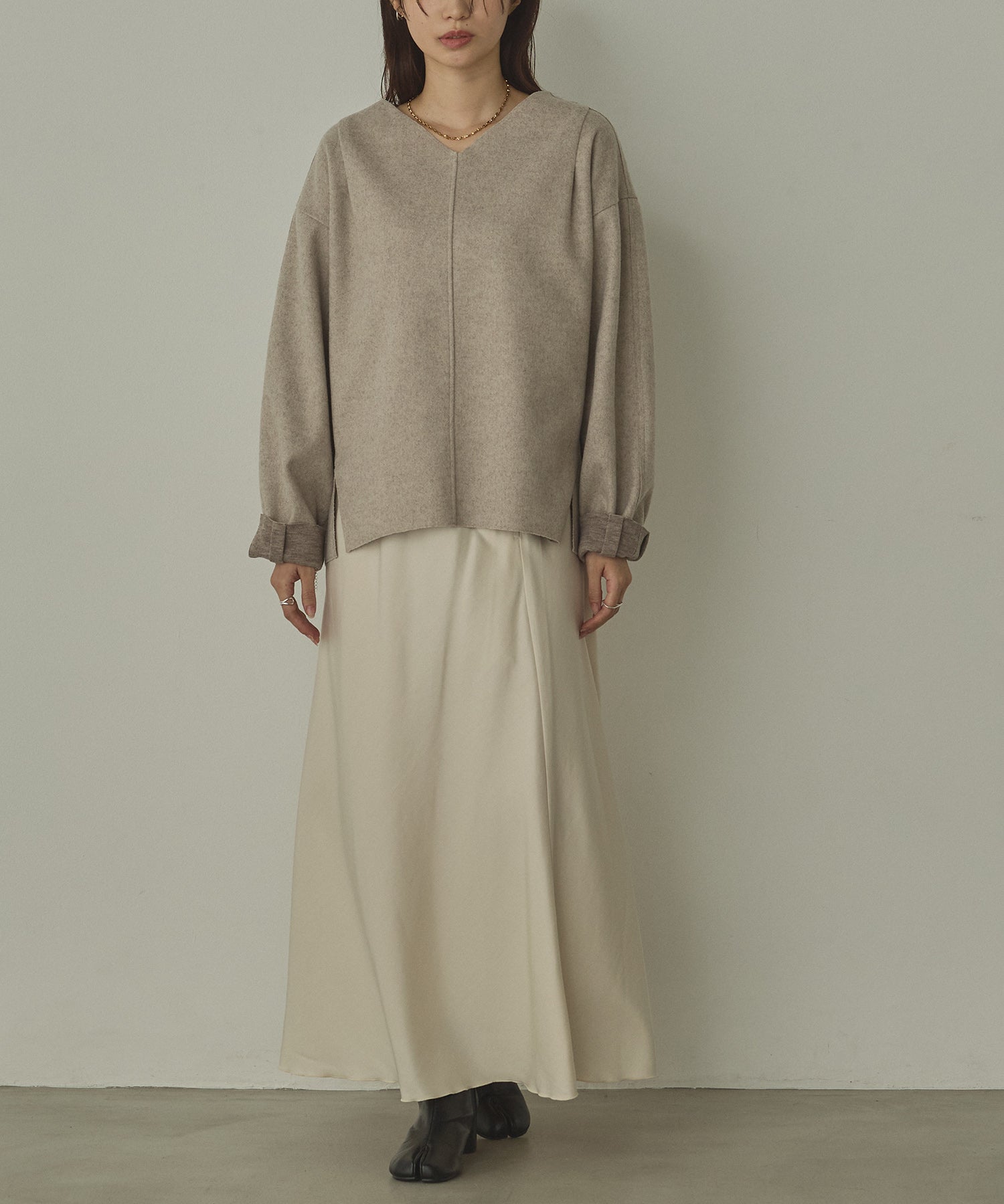 圧縮ニットソー Vネック コクーンニット