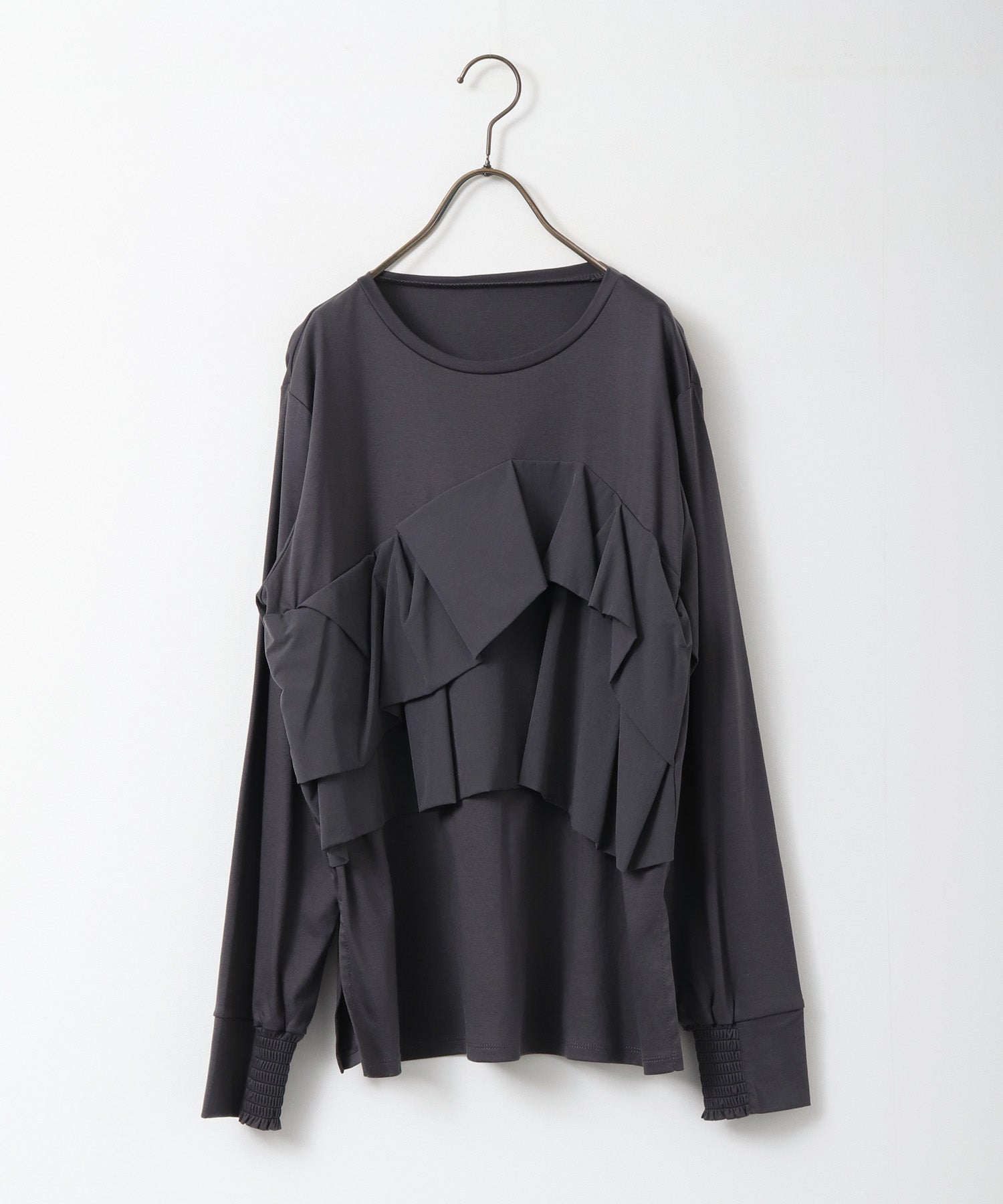りん※プロフご覧ください※ページ　5235袖長め　流れるようなデザイン FRONT FRILL LONG T-SHIRT
