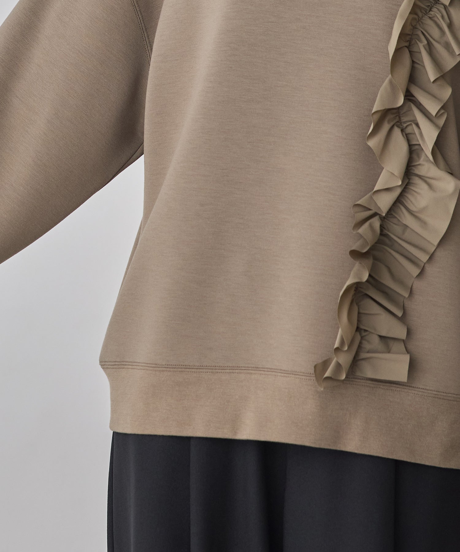 LIGHT CARDBOARD FRILL TOPS