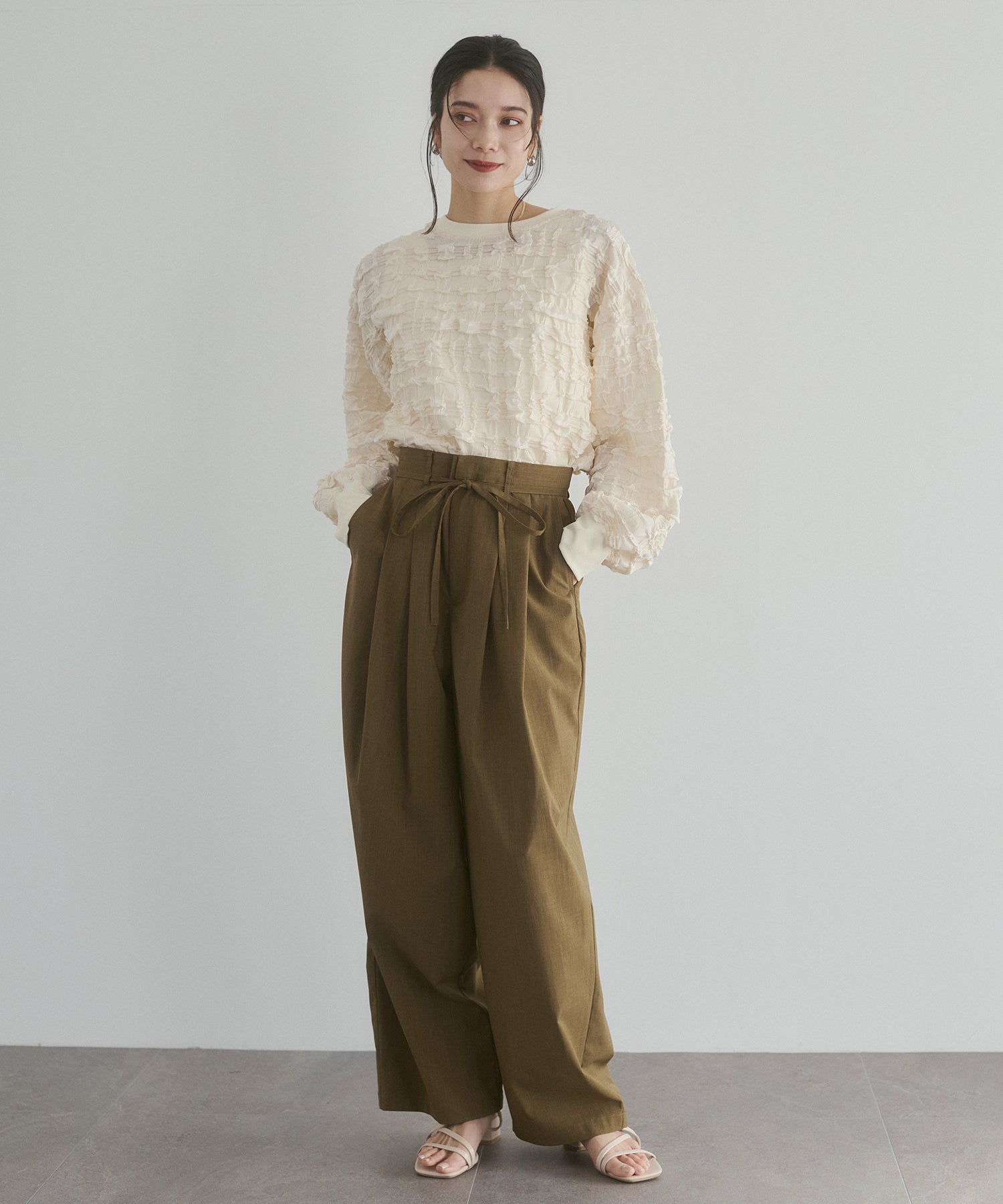 カットジャガード トップス