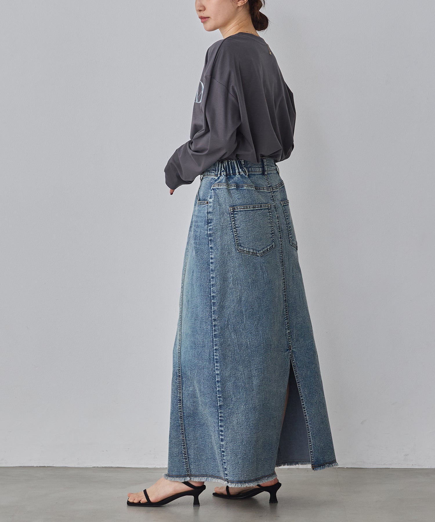 FRONT LOGO LONG T-SHIRT