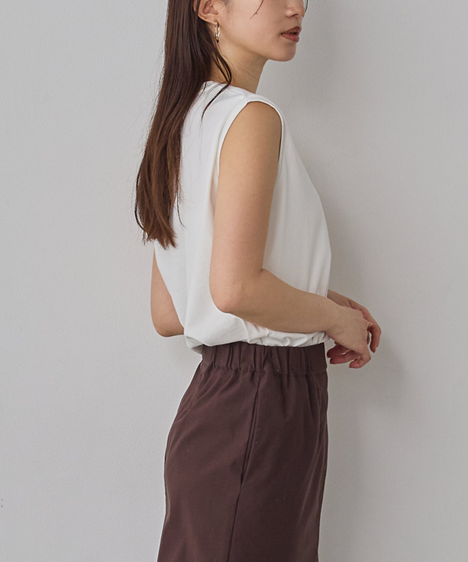BASIC SLEEVELESS TOP