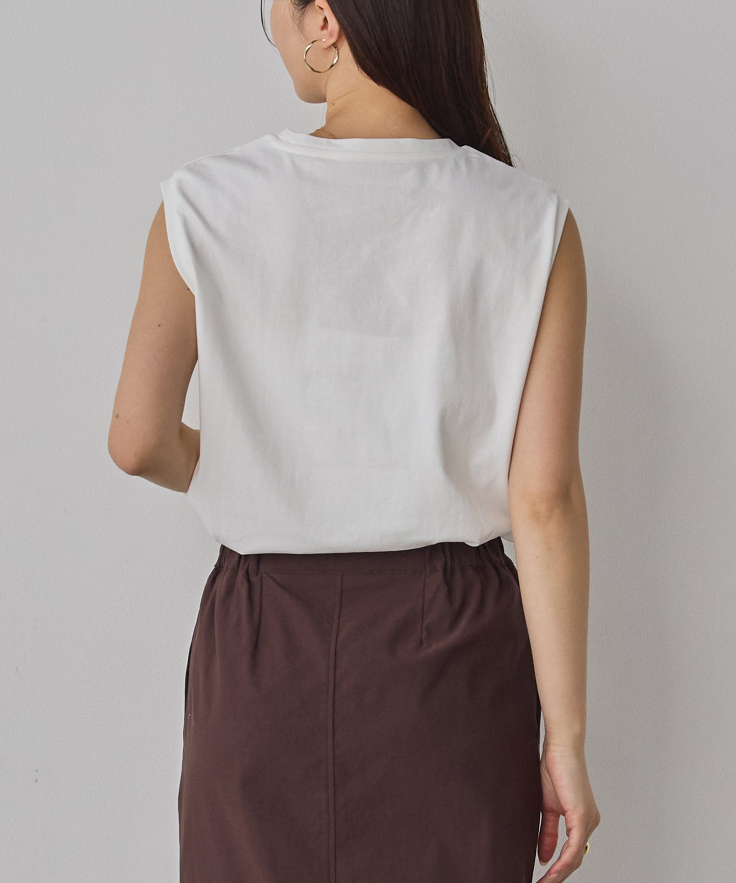 BASIC SLEEVELESS TOP