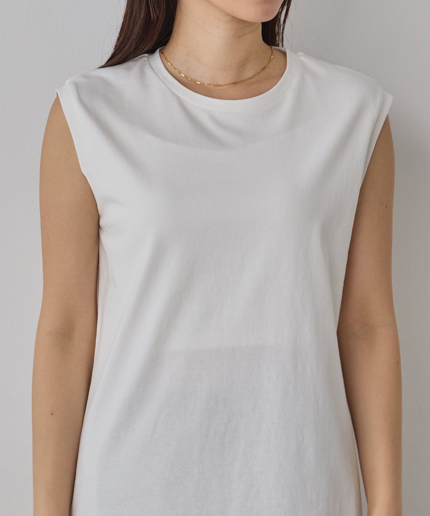 BASIC SLEEVELESS TOP