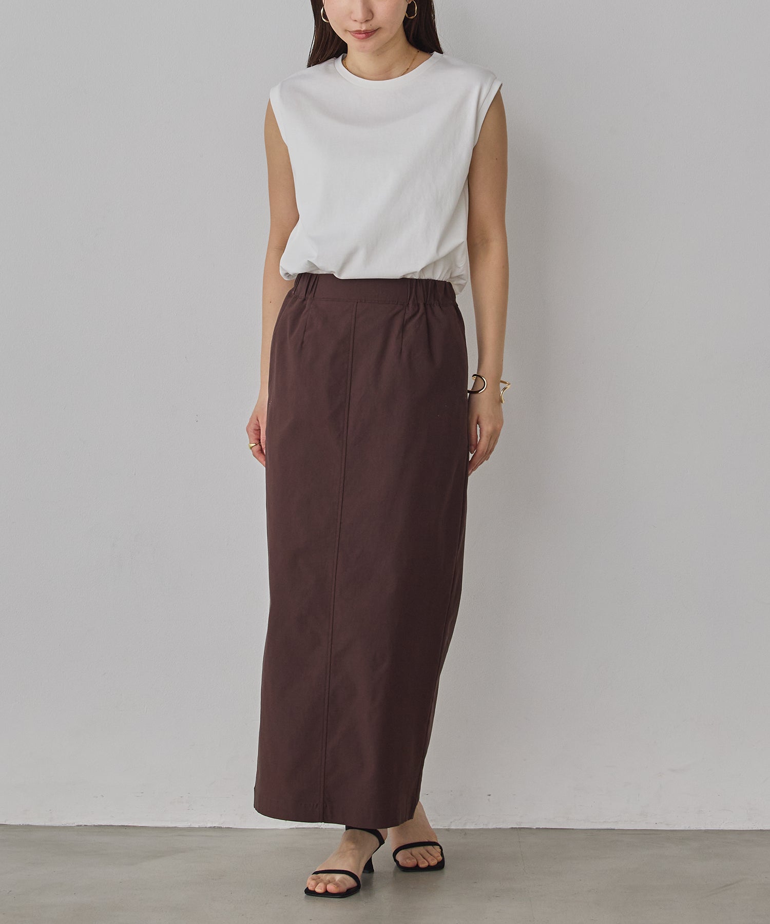 BASIC SLEEVELESS TOP