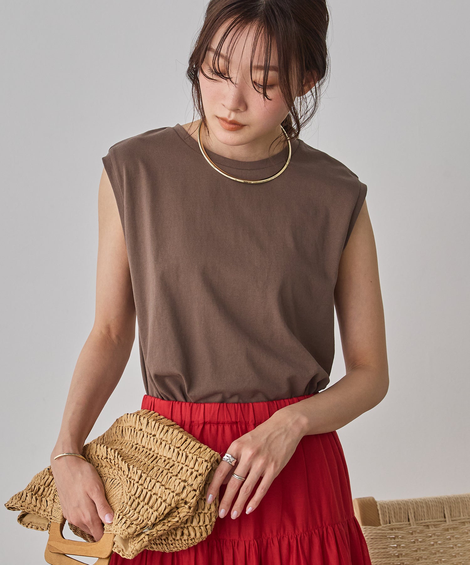 BASIC SLEEVELESS TOP