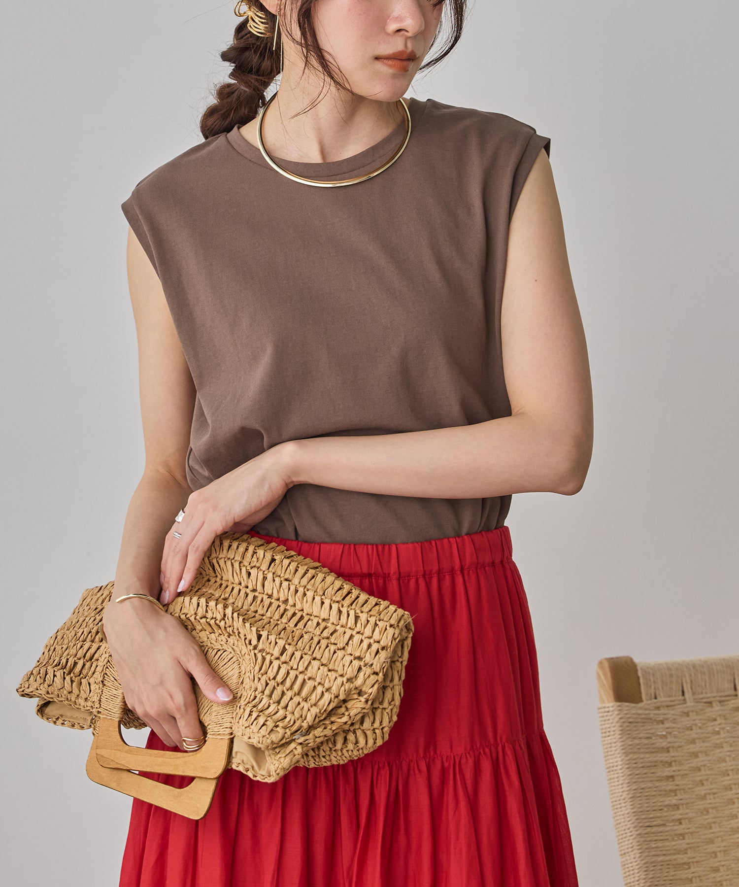 BASIC SLEEVELESS TOP