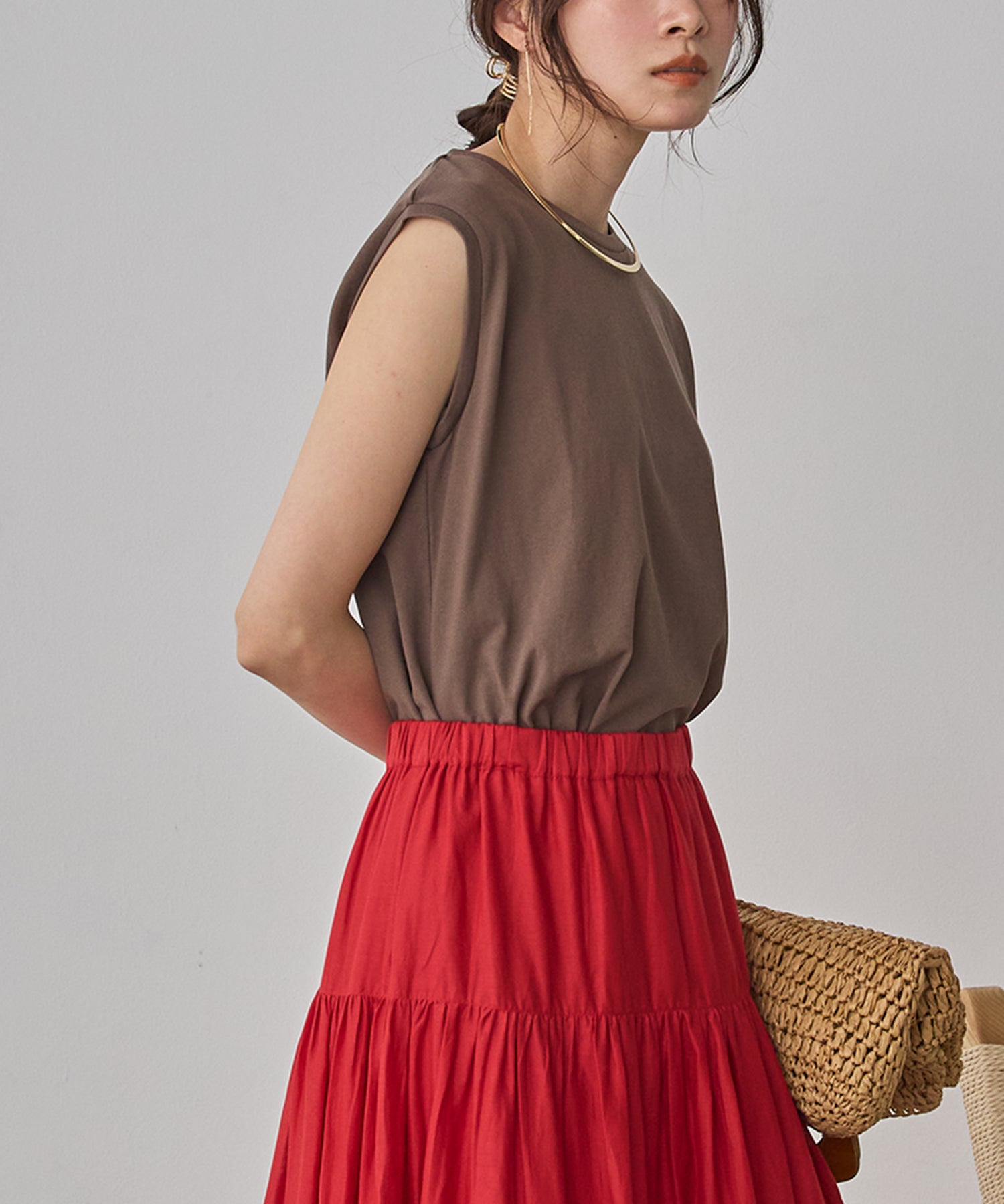 BASIC SLEEVELESS TOP