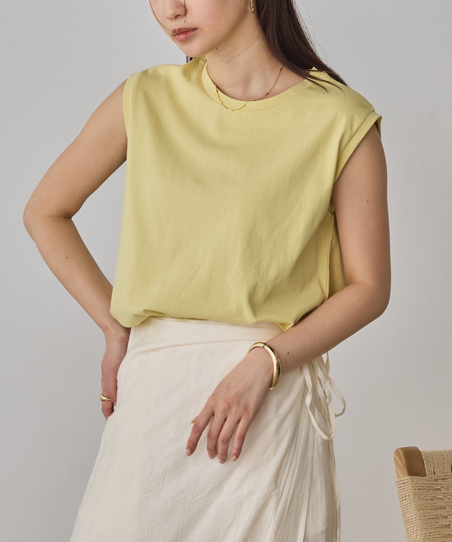 BASIC SLEEVELESS TOP