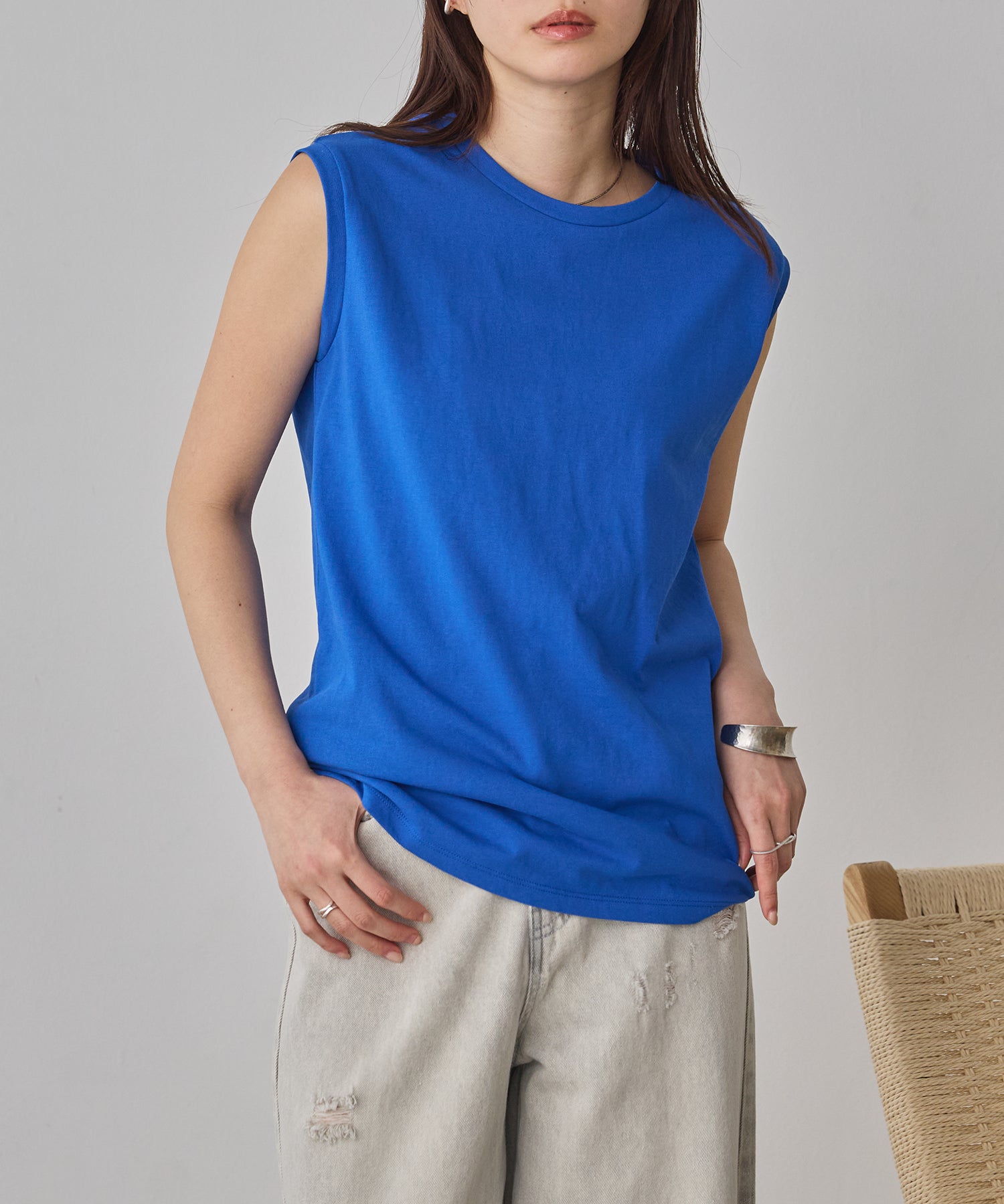 BASIC SLEEVELESS TOP